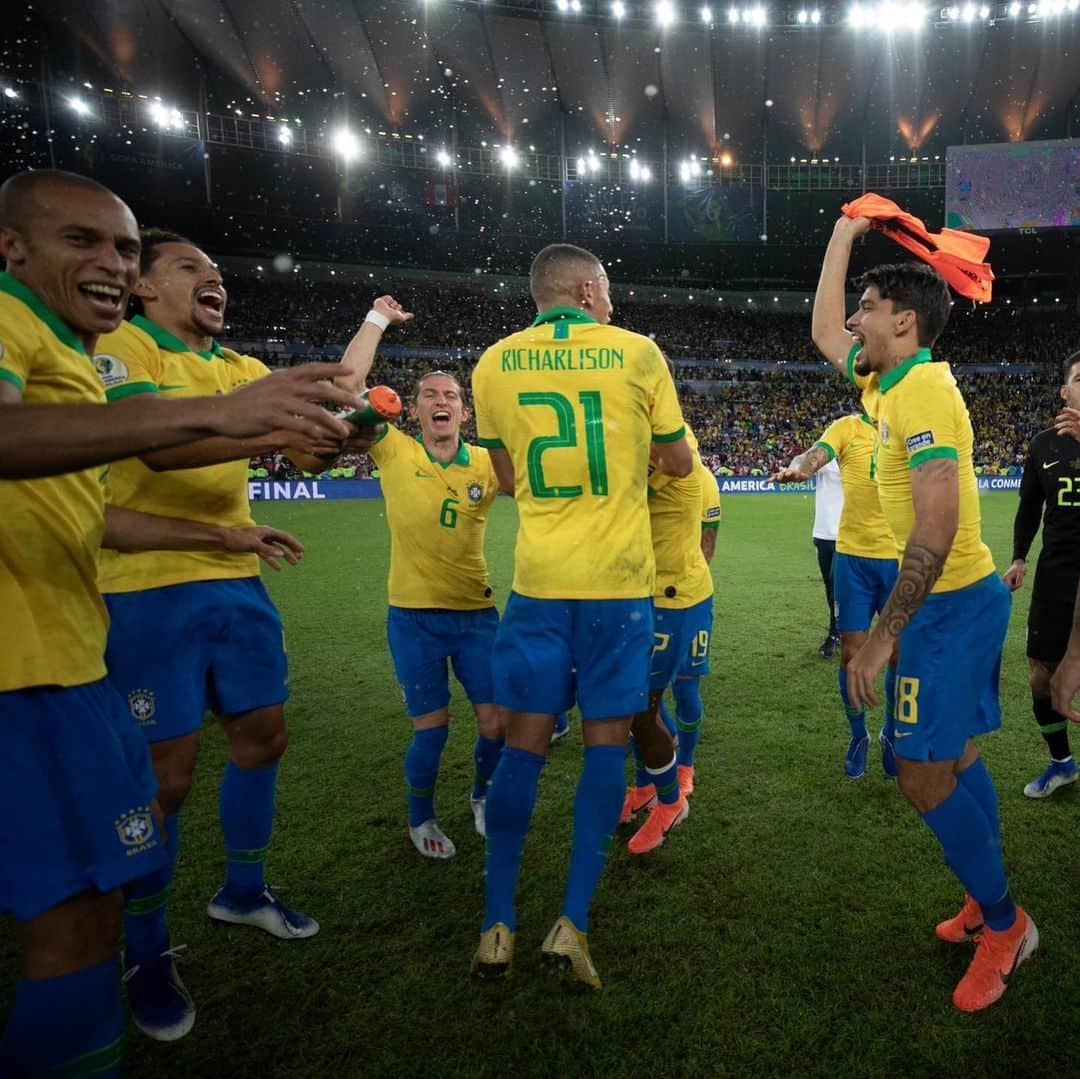 エヴァートンFCさんのインスタグラム写真 - (エヴァートンFCInstagram)「The champion. 💙🇧🇷👏 • • • #richarlison #copaamerica #copaamerica2019 #brazil #brasil #champion #campeao #winner #scorer #goal #final #pombo #dançadopombo #peru #everton #efc #coyb #blues #toffees #premierleague #pl」7月8日 15時06分 - everton