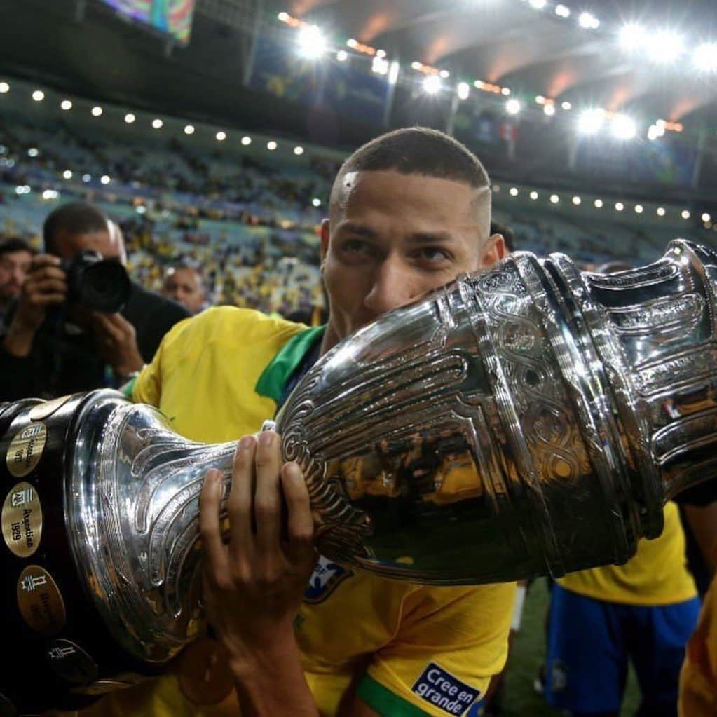 エヴァートンFCさんのインスタグラム写真 - (エヴァートンFCInstagram)「The champion. 💙🇧🇷👏 • • • #richarlison #copaamerica #copaamerica2019 #brazil #brasil #champion #campeao #winner #scorer #goal #final #pombo #dançadopombo #peru #everton #efc #coyb #blues #toffees #premierleague #pl」7月8日 15時06分 - everton