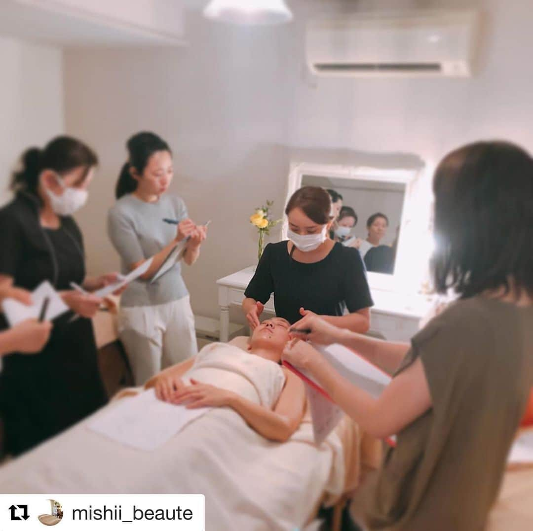 高橋ミカさんのインスタグラム写真 - (高橋ミカInstagram)「#Repost @mishii_beaute with @get_repost ・・・ 講習会のお知らせです！！！ ・ ・ ★9月4日(水)14時〜16時 小顔マッサージクラス ★9月11日(水)14時〜16時 背中マッサージクラス ★9月18日(水)14時〜16時 脚マッサージクラス ★9月25日(水)14時〜16時 ヘッドマッサージクラス  少人数でお一人お一人の目的やレベルに合わせて練習していただけます💖エステティシャンやセラピストの方はもちろん、未経験の方も大歓迎です！ 技術を増やしたい方、新しいコースを作りたい方、自分自身にマッサージできるようになりたい方など、どなたでもご参加頂けますので、お気軽にお問い合わせくださいませ！  7月8月の講習会もまだ募集しておりますので、詳しくはホームページをご覧ください🙇🏻‍♀️ ミッシィボーテ ☎︎03-3400-0812 LINE ID→@ mishii ホームページからもお問い合わせ可能です！  #高橋ミカ#ミッシィボーテ#エステ #講習会#少人数制#ボディ#フェイシャル #未経験者大歓迎#経験者大歓迎」7月8日 15時16分 - mikatakahashi1971