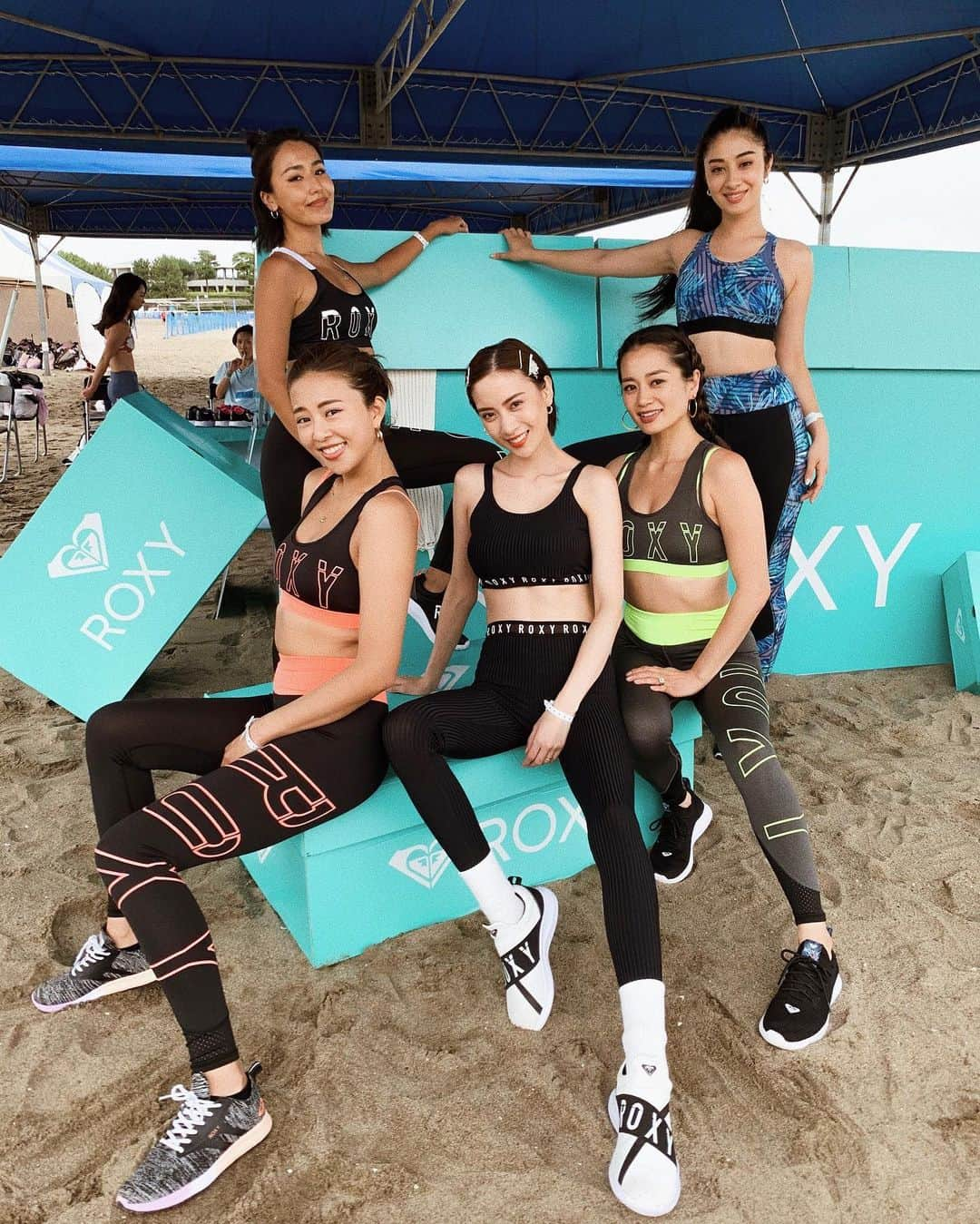 ソンイさんのインスタグラム写真 - (ソンイInstagram)「ROXY RUN SUP YOGA in 横浜 お疲れ様でした🏃🏻‍♀️🏄🏻‍♀️🧘🏻‍♀️❤️ あいにくのお天気だったけど小雨で保ってくれて全プログラムできて楽しかったね💞 産後初参加で自然を感じながら体を動かせて、丸まった体をほぐせてとても気持ちよかった🦋 大好きなROXYファミリーやファンの皆様とも会えて、心のパワーチャージもできるこのイベントが大好き🥰 天気は雨でも心には虹がかかったよ🌈❤️ 次は9月22日の大阪✌🏻 チケットはHPでチェックしてね💗 @roxyjapan #roxyfitness #runsupyoga」7月8日 15時18分 - sunwei1013