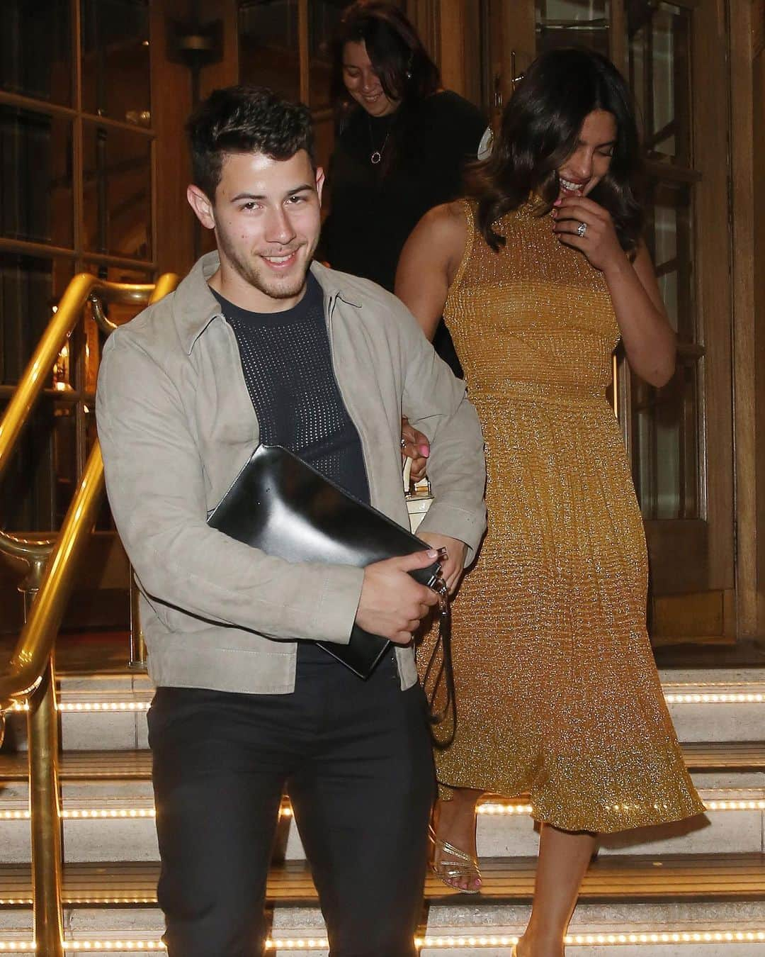 Just Jaredさんのインスタグラム写真 - (Just JaredInstagram)「@nickjonas & @priyankachopra share a laugh as they head out after grabbing dinner! #NickJonas #PriyankaChopra Photos: Splash」7月8日 15時26分 - justjared