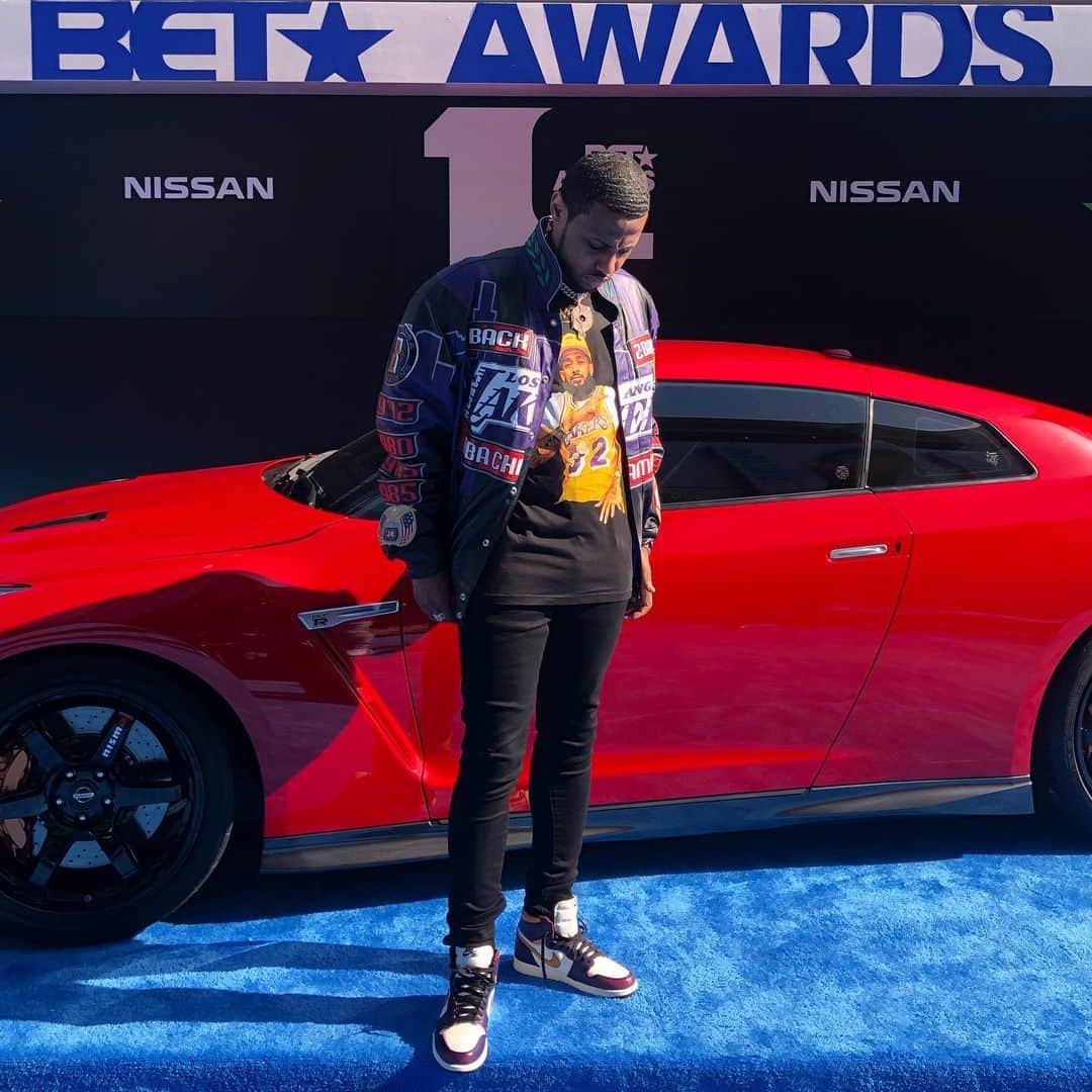 ファボラスのインスタグラム：「the highest human act is to inspire - Nipsey Hussle 🏁💜💛 #BETAwards #LA #RIPNIP」