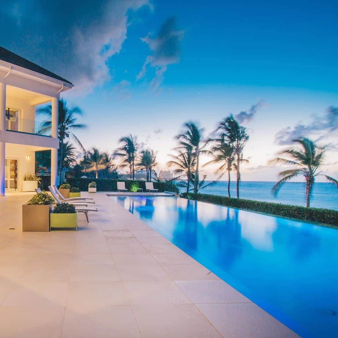 クリスティーズさんのインスタグラム写真 - (クリスティーズInstagram)「#TakeMeAway – Situated within the prestigious Ocean Club Estates on Paradise Island, Bahamas, this beautiful beachfront property is a contemporary masterpiece. .⠀ [ Via @christiesrealestate | Represented by @hgchristie ]⠀⠀ . ⠀ #takemehere #luxuryrealestate #nassaunewprovidence #bahamas #paradiseislands #caribbean #travel #architecture #summer #holiday #home」7月8日 16時07分 - christiesinc