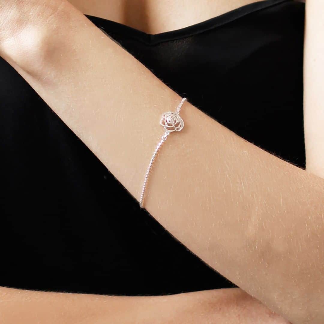のインスタグラム：「What's better for Summer than a delicate rose that will last all year? Find this wild beauty in our Sale now! . . #Rose #WildRose #Silver #Bracelet #Sparkle #Sale #SummerSale #Discount #Offer #Gift #GiftsForHer #Wishlist #BrideToBe #Jewellery #Jewelry #DowerAndHall」