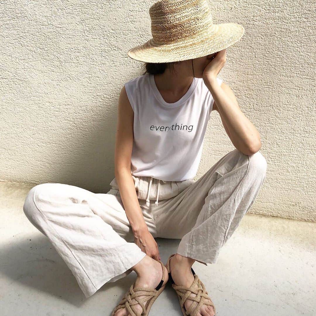 のインスタグラム：「2019.7,8 . @mayblue_jp  の可愛いタンクトップで、夏仕様🌞🌴🌺✨ . 全然コメントもいいねも出来ず困っていたら 優しい @daiki.2707  だいきくんが、おばちゃんに 教えてくれました😢 ありがとう( ´:ω:` ) めちゃくちゃ助かりましたぁ . tops #mayblue_jp  bottom #zara  hat @gap_jp #gap sandal @lavishgate . . #locari#LIN_stagrammer#kaumo_fashion#KURASHIRU#ootd_kob#ponte_fashion#4yuuu#bySlife#スナップミー#snapgram_jp#myscrapbook#beaustagrammer #プチプラ高見えコーデ#大人カジュアル#大人カジュアルコーデ #アラフォーコーデ #アラフォー #韓国ファッション #mayblue」