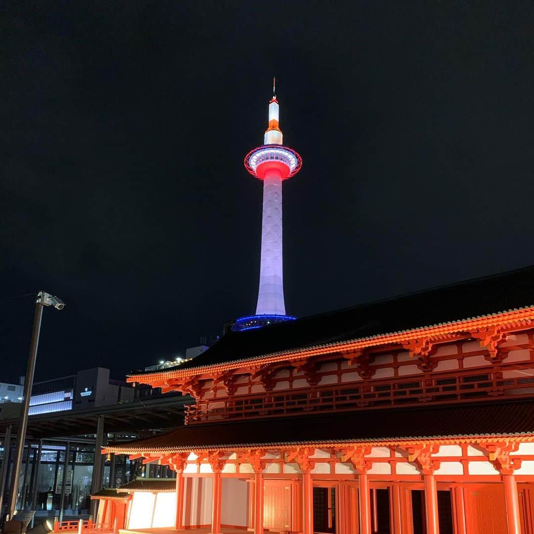 長澤和輝のインスタグラム：「Kyoto🗼 もうすぐ90歳の祖父母が営んでいる清水五条の喫茶店へ 昔の話を聞き、改めて恵まれた時代だと実感しました。 なにより元気そうでよかった。」
