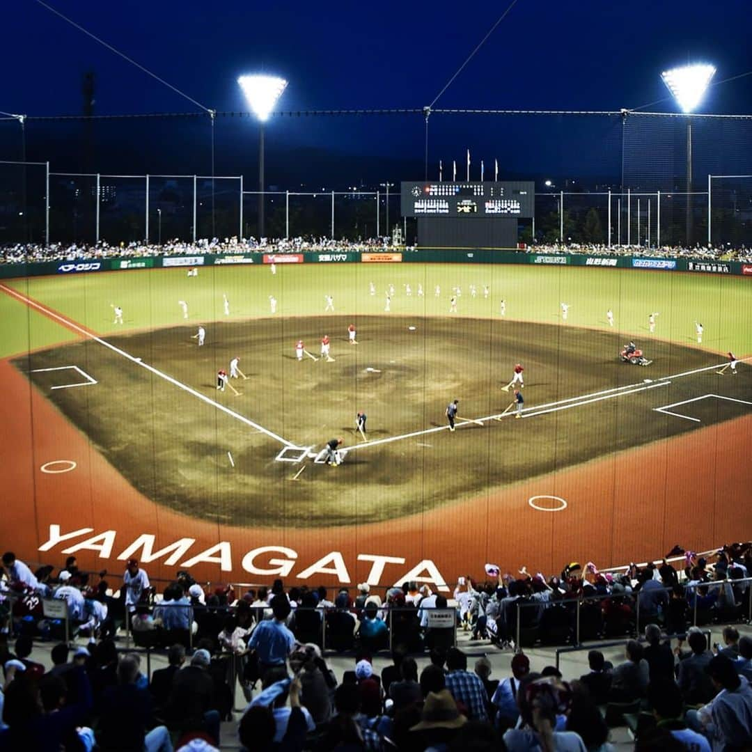 東北楽天ゴールデンイーグルスさんのインスタグラム写真 - (東北楽天ゴールデンイーグルスInstagram)「⚾️ ⚾️E 0-2 B⚾️ 年に1度の山形での試合は投手戦に⚾️ 先発の石橋選手は8回6安打2失点112球の快投👍🏼 しかし調子が上がらない打線が2安打無得点に抑えられ 連敗は今日も止まらずいよいよ貯金が0に。 山形のみなさんご声援ありがとうございました🙇🏻‍♂️ 明日の予告先発は待望の則本選手‼️ 復活勝利で連敗ストップを‼️ #rakuteneagles #RESTART #日本一の東北へ #石橋良太」7月8日 21時42分 - rakuten_eagles