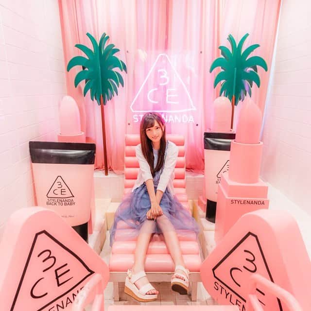 宮瀬玲奈のインスタグラム：「. . . . . 店内にこんなスポットがあるです！‪‪ . ピンクで幸せ(⑉• •⑉)💞 . . . #ナナブンノニジュウニ #立川絢香 #あーや  #アニメ #キャラクター #宮瀬玲奈 #れいにゃん  #ナナニジ #声優 #アイドル #福岡 🍜 #ポートレート #コーデ #アニメ #撮影 #東京 #原宿 #竹下通り #スタイルナンダ #anime #idol #portrait #fashion #fashiongram #ootd #outfit #tokyo #3ce #stylenanda #stylenandaharajuku #pink .」