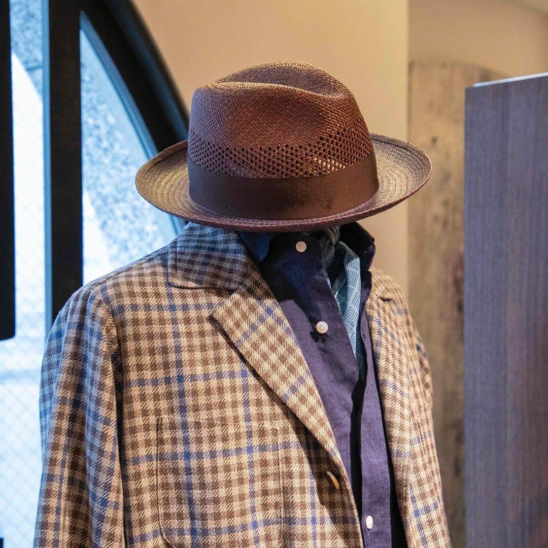 ストラスブルゴさんのインスタグラム写真 - (ストラスブルゴInstagram)「【CARUSO × BORSALINO】  @strasburugomens @carusomenswear  @borsalino_world  #strasburgo #strasburgomens #strasburgolife #caruso #borsalino #mensstyle #mensfashion #ストラスブルゴ #カルーゾ #ボルサリーノ #2019春夏」7月8日 16時28分 - strasburgo_mens_official