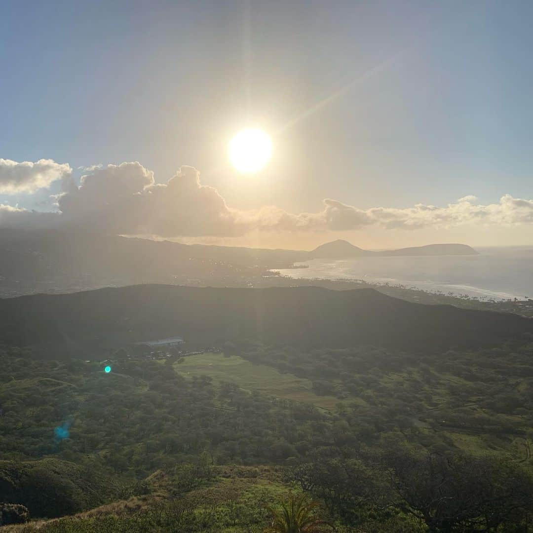 平野 早矢香さんのインスタグラム写真 - (平野 早矢香Instagram)「ハワイの思い出続編🏝  #ダイヤモンドヘッド #登りました #両親はクタクタ #私に付き合ってくれてありがとう #breakfast #プルメリアビーチハウス #景色が素敵 #納豆を食べる父 #ワイキキの街並みも綺麗  明日7月9日(火)は #メーテレ #ドデスカ に出演します✨」7月8日 16時34分 - sayakahirano0324