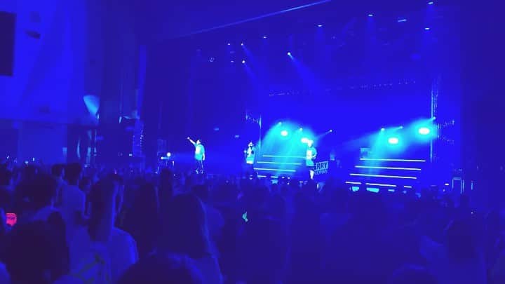 のインスタグラム：「. 全国ツアー18公演お疲れ様でした、本当にありがとうございました!! . なによりも無事故で千秋楽を迎えたこと、スタッフの皆さんとの絆が深まっこと、各地域のファンの皆さんに会えたこと、 . 全てに感謝いたします、ありがとうございました!! . なんかすごい短かったなぁ . なんかすごい仲良くなれたし、仲間と. . それって素敵. これ以上の喜びはない. . もし願いが叶うなら、 みんなで幸せになっていきたい. . そんなことを願いながら. . . 大切な経験を積ませてもらいました、こらからもよろしくお願いいたします. . #メロフロート #全国ツアー無事終演 #全国のみなさんへ #ありがとう」