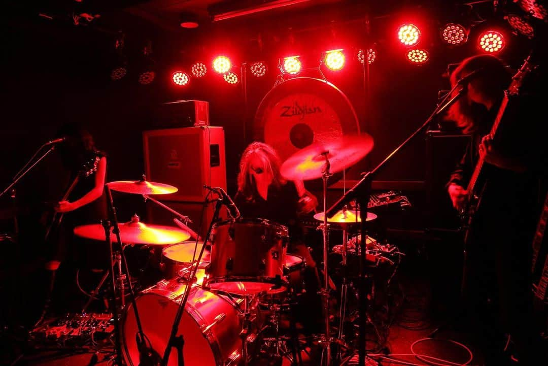 BORISさんのインスタグラム写真 - (BORISInstagram)「‪Photo set from “tears e.p” release event at dues Shinjuku.‬ ‪Photo by Miki Matsushima‬  #borisheavyrocks #borisdronevil #trashuprecords #mikimatsushima #duesshinjuku」7月8日 16時50分 - borisdronevil