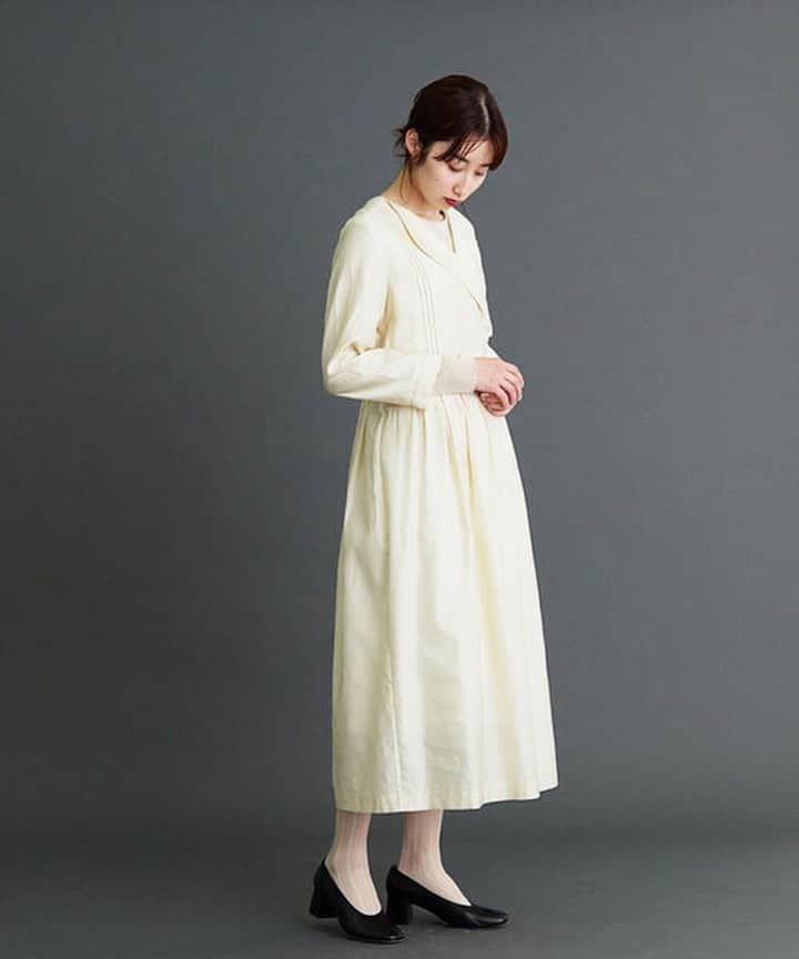 OLIKA vintage brollopのインスタグラム：「- white dress -  2019 autumn  new collection  moleskin white dress  コットン100%とは思えない  繊細な光沢感と  オーガンジーのような  ハリ感のモールスキンを使用  クラシカルなシャツワンピース  #OLIKA #ambidex #2019aw #whitedress #vintage」