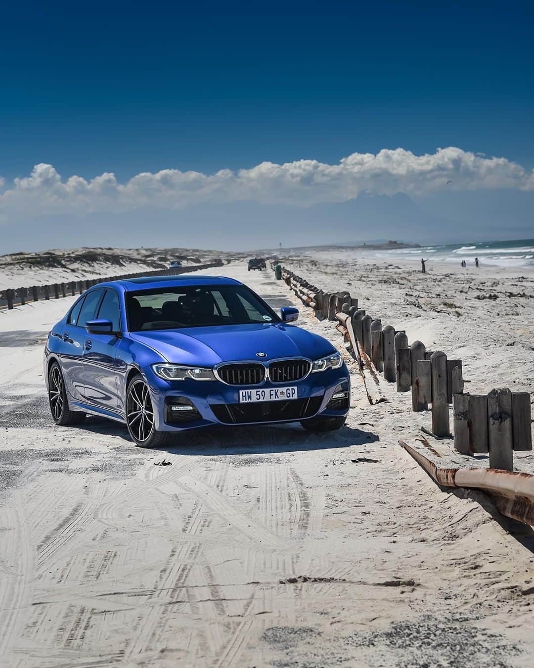 BMWのインスタグラム：「The only beach body that matters. The BMW 3 Series Sedan. #THE3 #BMW #3Series」