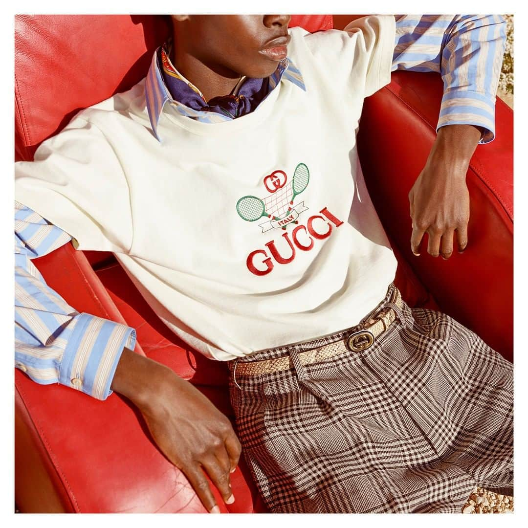 グッチさんのインスタグラム写真 - (グッチInstagram)「A new theme seen throughout the #GucciPreFall19 collection takes its motif from the archives, a country club inspired embroidery with crossed tennis rackets which details an oversized T-shirt. Discover more about the inspiration through link in bio. @alessandro_michele #AlessandroMichele」7月8日 17時00分 - gucci