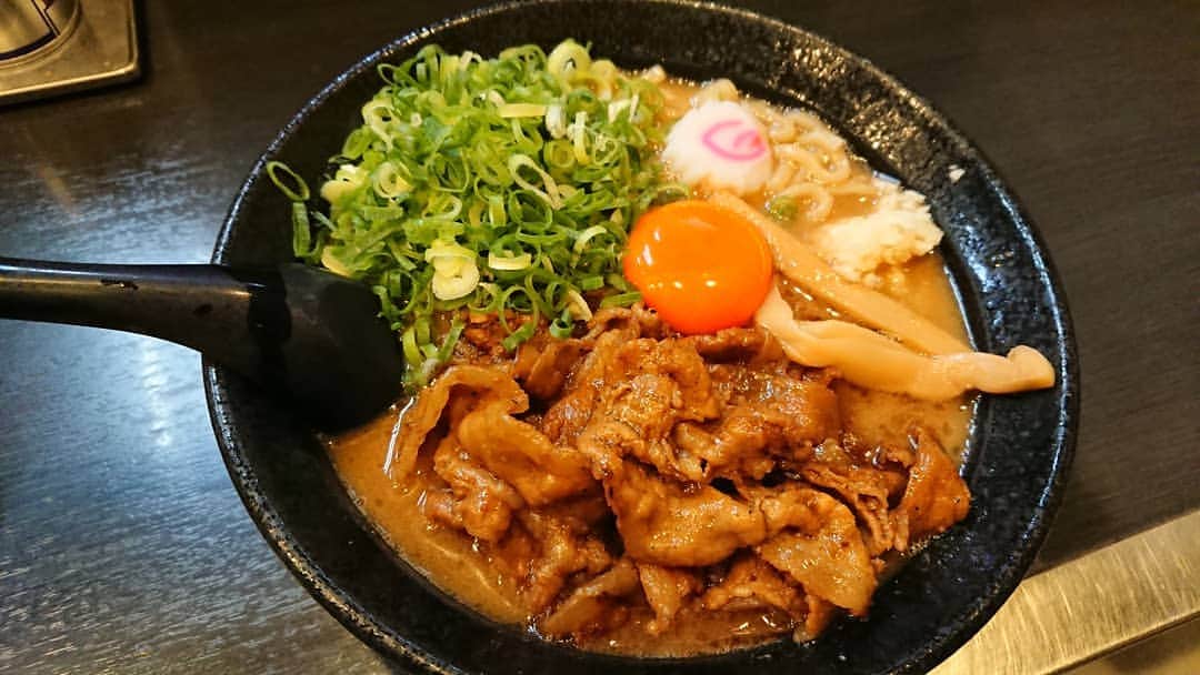 のインスタグラム：「久しぶりに【おとど】食べた。 10年ぶりくらいに食ったかも  やっぱりやっぱり美味しくなかった😂笑  #ラーメン #らーめん #拉麺 #ラーメン好き #ラーメン好きな人と繋がりたい #麺 #高カロリー #デブエット #美味しくない」