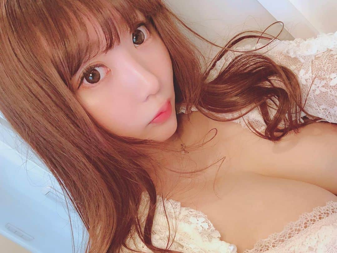 星野めいさんのインスタグラム写真 - (星野めいInstagram)「今月のカラコン💗 . . だいすきな ちゅるん系にした🍎 . .  #Lanicon #ラニコン #カラコン #holicat #送料無料 #1年」7月8日 17時01分 - pometaaan