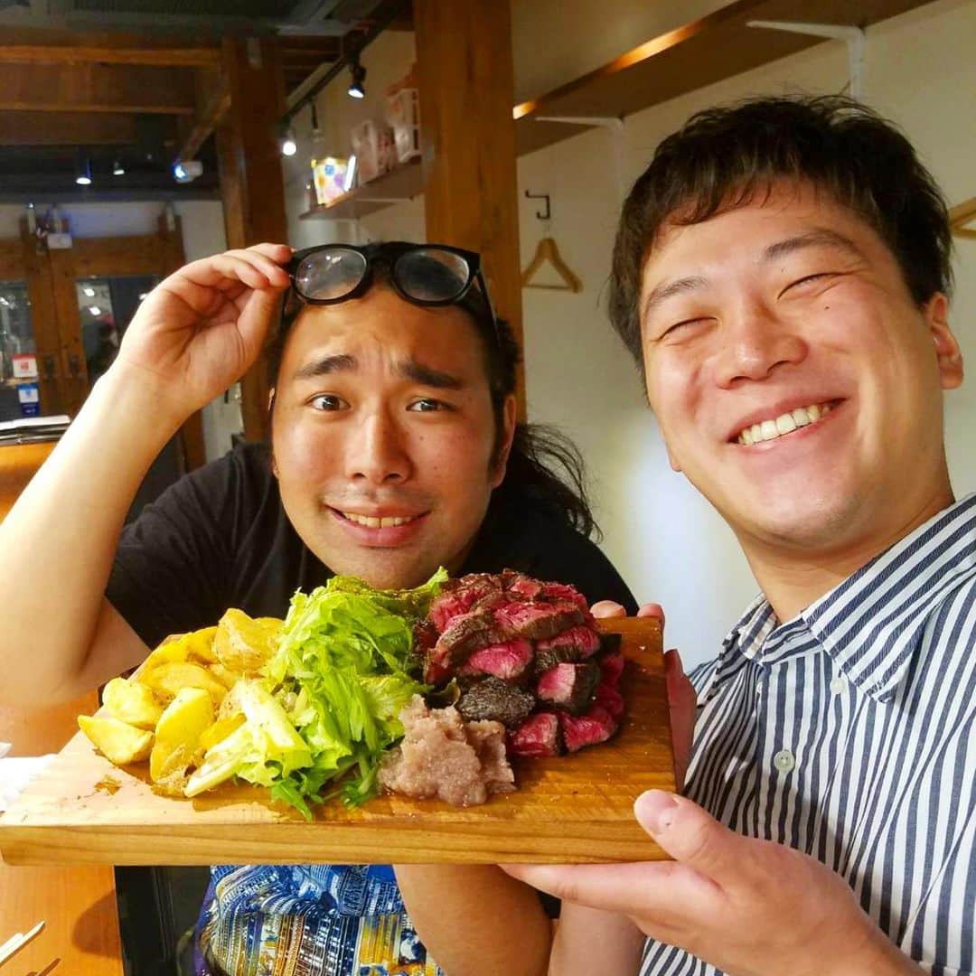 羽尻紘規さんのインスタグラム写真 - (羽尻紘規Instagram)「． 甲子園行って 肉塊食って インスタ映え してきました 兄のお陰です ちなみに僕は野球は あまり詳しくないので カープと阪神どっちも 応援してました 大山みたいになりたいな と思いました」7月8日 17時12分 - hajirihiroki