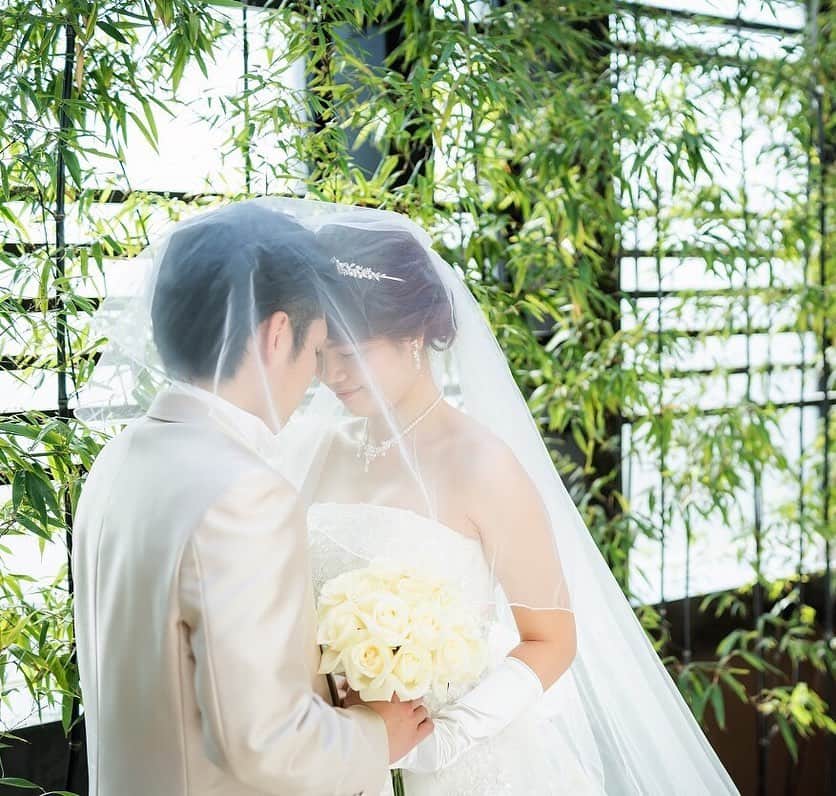 KIYOMIZU京都東山 公式さんのインスタグラム写真 - (KIYOMIZU京都東山 公式Instagram)「@kiyomizu_kyoto_higashiyama をフォローして、 『#kiyomizu京都東山』 『#kiyomizu花嫁』 『#スタイルズ花嫁』 をつけて投稿してくださいね＊ . [ #ウェディングフォト ] 花嫁さまのベールの中で ロマンチックなフォトシチュエーション♡ 落ち着いた会場で、おふたりらしいウェディングフォト をお楽しみいただけます♩ . ---------------------- . ▼ブライダルフェアの予約は インスタのTOPからcheck⚐ ＞＞＞ @kiyomizu_kyoto_higashiyama. #スタイルズ花嫁 #dress #kyoto #kiyomizu #wedding #weddingdress #ウェディングドレス #ウェディングレポ #チャペル #ブライダルフェア #プレ花嫁 #卒花 #披露宴 #日本中のプレ花嫁さんと繋がりたい #結婚式 #結婚式場 #結婚式準備 #京都 #京都花嫁#関西花嫁  #marryxoxo #Dressy花嫁 #maricuru #maricuru卒花アンバサダー #ロケーションフォト #ベールインフォト」7月8日 17時21分 - kiyomizu_kyoto_higashiyama