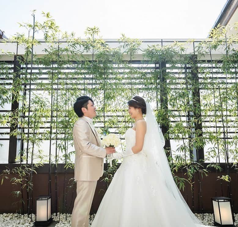 KIYOMIZU京都東山 公式さんのインスタグラム写真 - (KIYOMIZU京都東山 公式Instagram)「@kiyomizu_kyoto_higashiyama をフォローして、 『#kiyomizu京都東山』 『#kiyomizu花嫁』 『#スタイルズ花嫁』 をつけて投稿してくださいね＊ . [ #ウェディングフォト ] 花嫁さまのベールの中で ロマンチックなフォトシチュエーション♡ 落ち着いた会場で、おふたりらしいウェディングフォト をお楽しみいただけます♩ . ---------------------- . ▼ブライダルフェアの予約は インスタのTOPからcheck⚐ ＞＞＞ @kiyomizu_kyoto_higashiyama. #スタイルズ花嫁 #dress #kyoto #kiyomizu #wedding #weddingdress #ウェディングドレス #ウェディングレポ #チャペル #ブライダルフェア #プレ花嫁 #卒花 #披露宴 #日本中のプレ花嫁さんと繋がりたい #結婚式 #結婚式場 #結婚式準備 #京都 #京都花嫁#関西花嫁  #marryxoxo #Dressy花嫁 #maricuru #maricuru卒花アンバサダー #ロケーションフォト #ベールインフォト」7月8日 17時21分 - kiyomizu_kyoto_higashiyama