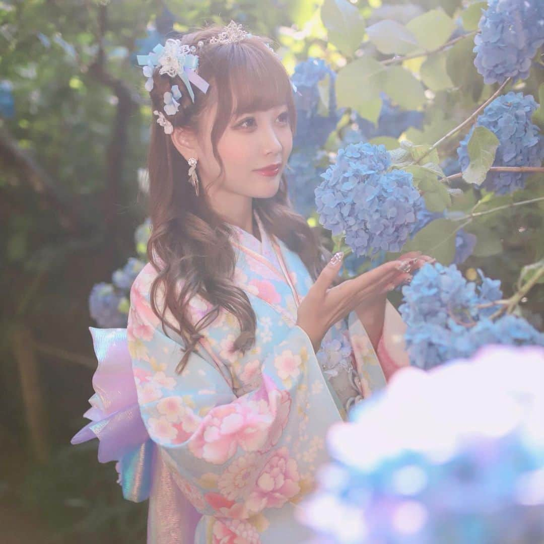 さきぼんさんのインスタグラム写真 - (さきぼんInstagram)「紫陽花姫♡ 写真両親にもみせたよ( ⸝⸝ • ̫ • ⸝⸝ ) . @asakusa_sawadaya × @hirokipecora Birthday Photo🎂💙 . . #紫陽花﻿﻿#紫陽花ドレス﻿﻿#あじさい﻿﻿#あじさい寺﻿﻿ #紫陽花寺﻿﻿#鎌倉﻿﻿#hydrangea﻿﻿#kamakura﻿﻿#繡球﻿﻿#绣球﻿﻿#浅草﻿﻿#asakusa﻿﻿#浅草着物レンタル﻿﻿ #着物レンタル﻿﻿#振袖レンタル﻿﻿#前撮り﻿﻿#成人式前撮り﻿﻿#浴衣﻿﻿#ゆかた﻿﻿#浴衣ヘア﻿﻿#浴衣ヘアアレンジ﻿﻿#着物ヘア﻿﻿ #成人式ヘア﻿﻿#ヘアセット﻿﻿#浴衣レンタル﻿﻿#レンタル浴衣﻿﻿#wedding﻿#junebride  #さきぼん着物」7月8日 17時16分 - sakibon69