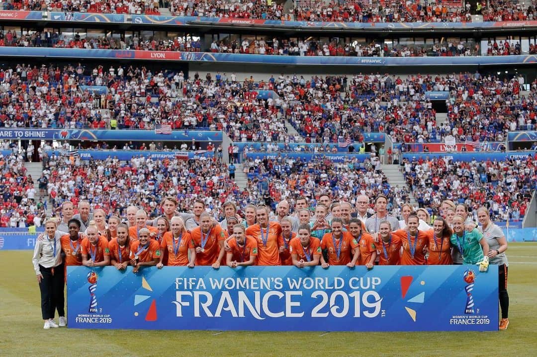 ジャッキー・グローネンのインスタグラム：「But always got my team 🔥🦁 @oranjeleeuwinnen」