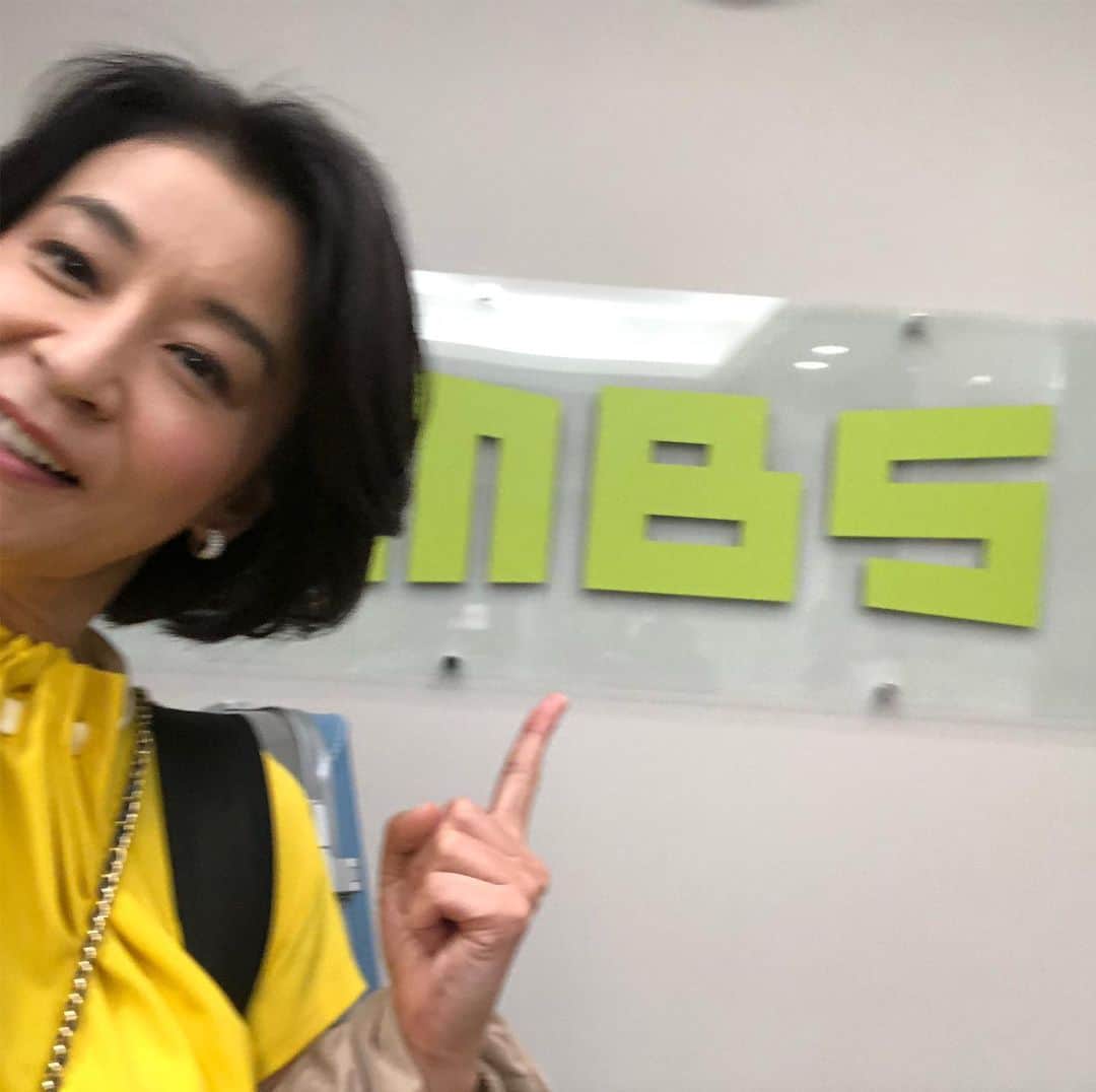 のインスタグラム：「今日は大阪のコンサートのキャンペーンで朝から分刻み。 なんと押尾コータローさんとのセッションもあり、めっちゃ緊張したけど痺れた〜  今夜は#人生イロイロ超会議  是非見てください！ 見てね〜！ 見ろよ〜！」