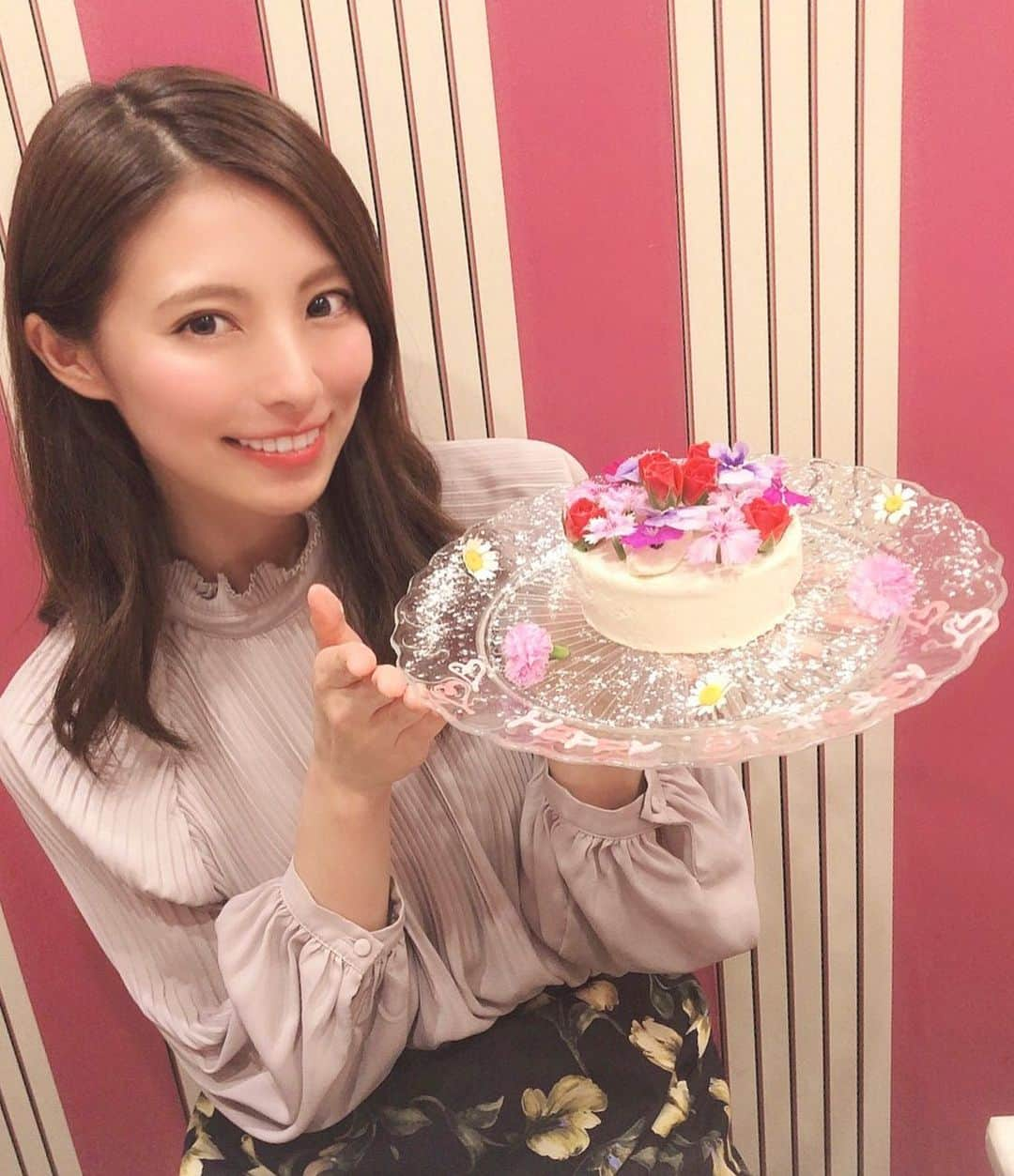 橘沙奈さんのインスタグラム写真 - (橘沙奈Instagram)「* わいわい誕生日会楽しかった〜🤗💕 Thank you\( ˆoˆ)/♡\(ˆoˆ )/ * #birthday #birthdaycake #birthdayparty #flowercake #flower #誕生日ケーキ #ミエーレ #お花のケーキ #誕生日ケーキ  #女子会 #誕生日会」7月8日 17時48分 - an.an.0706