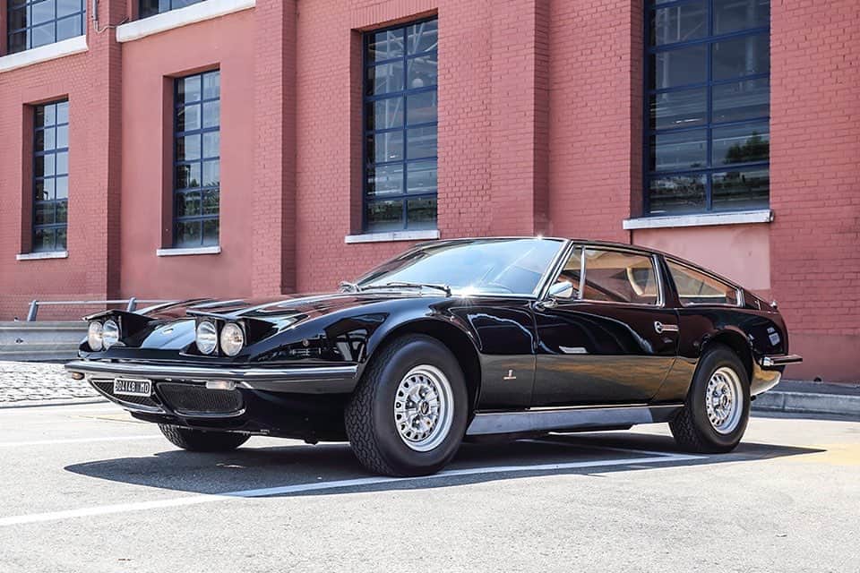 Maserati Japan | マセラティ ジャパンのインスタグラム：「1969年に発表されたインディは、優美な曲線を描くフォルムと快適な居住性、そしてアグレッシブなパフォーマンスを兼ね備え、半世紀を経た現代でも変わらぬ存在感を放ちます。 #Maserati #マセラティ  #MaseratiJapan #マセラティジャパン #MaseratiIndy」