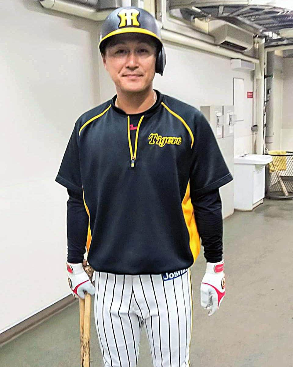 Office S.I.C 公式さんのインスタグラム写真 - (Office S.I.C 公式Instagram)「今日から甲子園は伝統の一戦⚾  解説は赤星さんですよー🎤  珍しい月曜日の試合⚾  何だかドキドキする✨  さぁみんなで応援しよう📣  #阪神甲子園球場 #伝統の一戦 #巨人戦 #SICファミリー  #野球解説者 #赤星憲広 #狩野恵輔 @keisuke_kanoh_official  #阪神 #阪神タイガース #福原忍 #藤本敦士 #濱中治 #俊介 #原口文仁 #松田遼馬 #福岡ソフトバンクホークス #オリックス #Tー岡田 #オリックスバファローズ」7月8日 17時57分 - office_sic