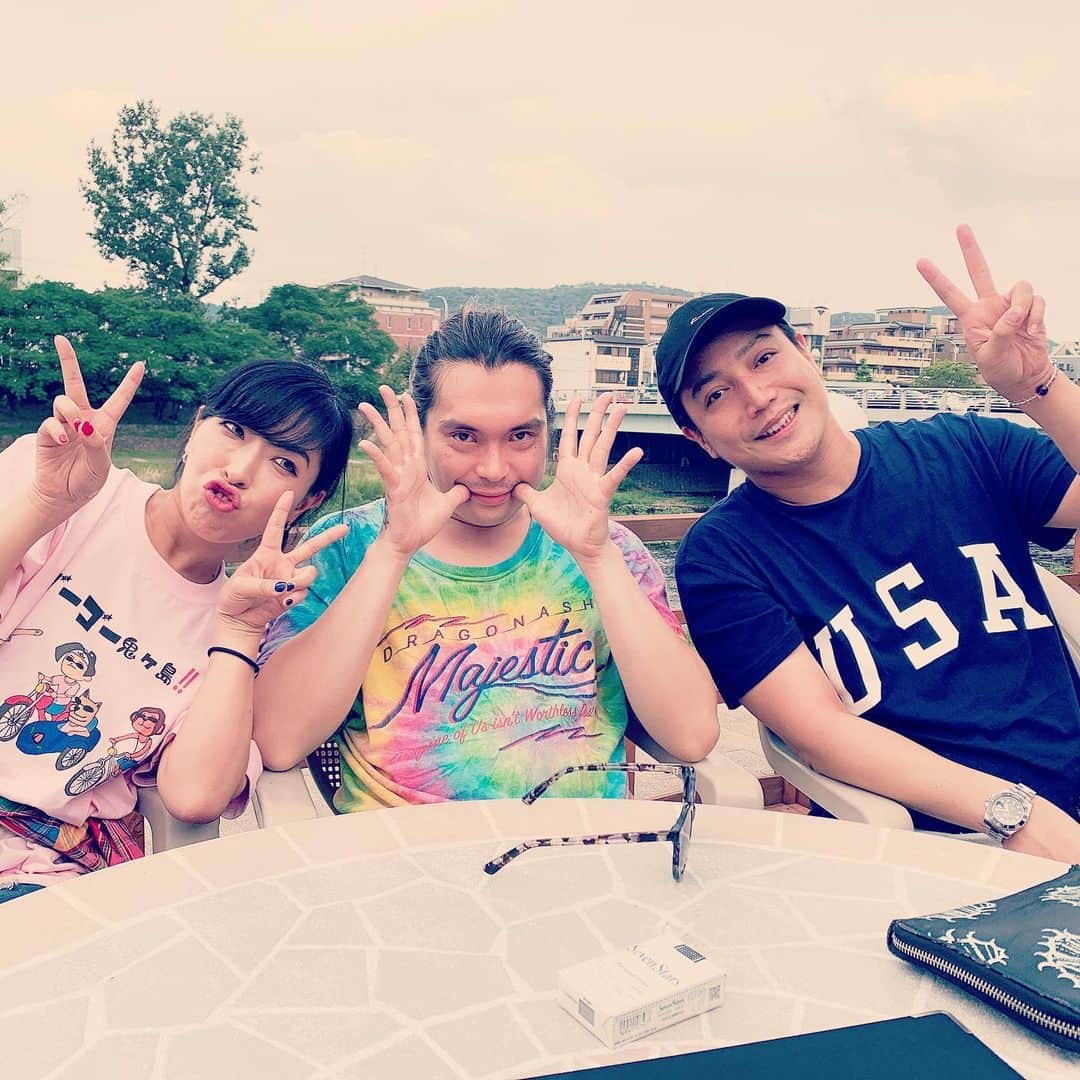 のインスタグラム：「大好きなイベント、 #ランチキンスキン #kenken に連れ出してもらう京都は本当に綺麗。 あの人くらいしか、昔からの音楽世界で生き抜いてる事もう分かち合えなくなった。 これからも音は嘘をつかないからそれでいんだー。 そしてそして、 ペレちゃんって本当に最高。 だいすき(๑˃̵ᴗ˂̵) #ペレ草田」