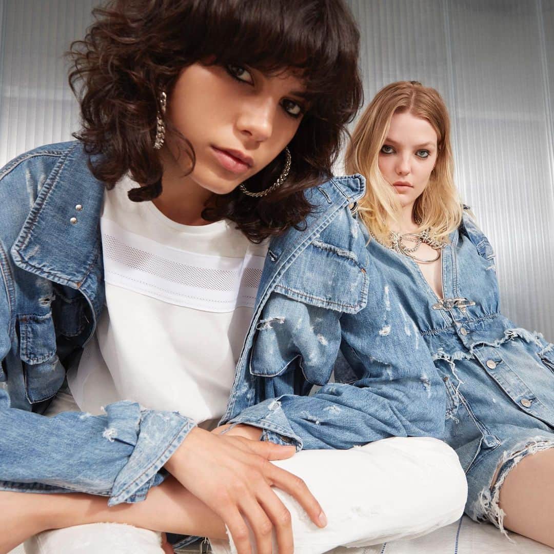 ディーゼルのインスタグラム：「Areas of denim disruption, which exude an unmatched level of confidence and comfort.  #Prefall19 #DieselDenim . . Denim Jacket “DE-MERYL” . . Models: @carolinavignudo @roosabels Photographer: @brunakazinoti  Stylist: @valeriasemu」