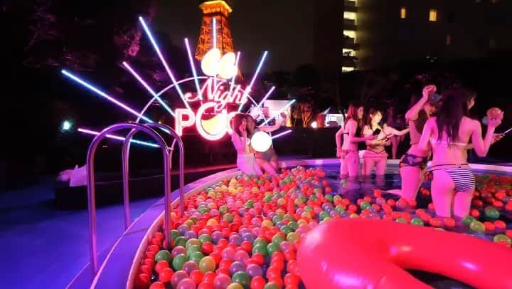 のインスタグラム：「【CanCam×Tokyo Prince Hotel Night Pool /ザ・プリンス パークタワー東京】 ﻿ ﻿ 『CanCam』と東京プリンスホテルがコラボレーションした「CanCam×Tokyo Prince Hotel Night Pool」は、2019年で4年目に突入👙✨﻿ ﻿ 開催4年目となる今年のテーマは「ムビジェニ」。「インスタ映え」から「動画映え」のスポットへと生まれ変わります🎥✨﻿ ﻿ おしゃれなイルミネーションや動くネオンサインなどは、流行の動画投稿アプリやyoutubeコンテンツなどでとっても映えるスポットとなっています🐠💕﻿ .﻿ 📍東京都港区芝公園4-8-1﻿ .﻿ \ 一緒にルトロンInstagramを盛り上げませんか？🙋‍♀️ /﻿ #ルトロン で素敵なおでかけ体験をシェアしてくれる方を大募集しています♪投稿内容は、Instagramで紹介させていただきます☺️﻿ .﻿ ルトロンのアプリはAppStore、GooglePlay「ルトロン」で検索！﻿ .﻿ #letronc #プリンスパークタワー東京 #東京プリンスホテル #プリンスホテル #CanCamナイトプール #キャンキャンナイトプール #CanCam #キャンキャン #ナイトプール #nightpool #ムビジェニ #ムービージェニック #moviegenic #動画映え #インスタ映え #フォトジェニック #photogenic #夏 #プール #ビキニ #summer #pool #bikini #おしゃれさんと繋がりたい #お洒落さんと繋がりたい #女子会 #ホテルプール #プールパーティー #都会のオアシス」