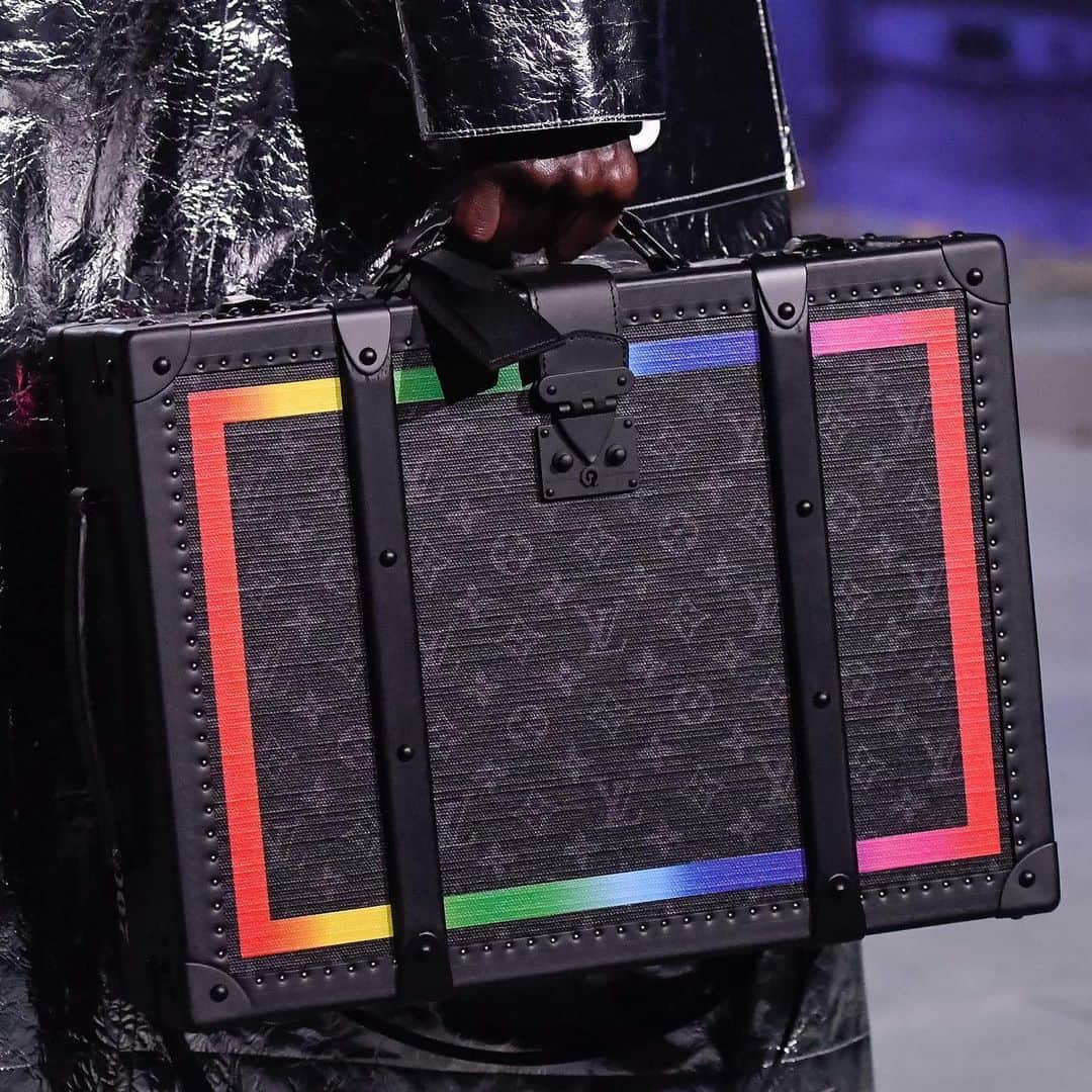 HYPEBEASTさんのインスタグラム写真 - (HYPEBEASTInstagram)「@hypebeaststyle: @louisvuitton and @virgilabloh have announced an upcoming 6,000-square-foot pop-up at 132 Ludlow Street in New York. The new neon green store will carry pieces from its Fall/Winter 2019 collection, ranging from monogrammed accessories and leather goods to brand new LV “Skate” sneakers and flag-print items. It’ll run though July 12 until July 21. Photo: Victor Boyko/Getty Images」7月8日 18時03分 - hypebeast