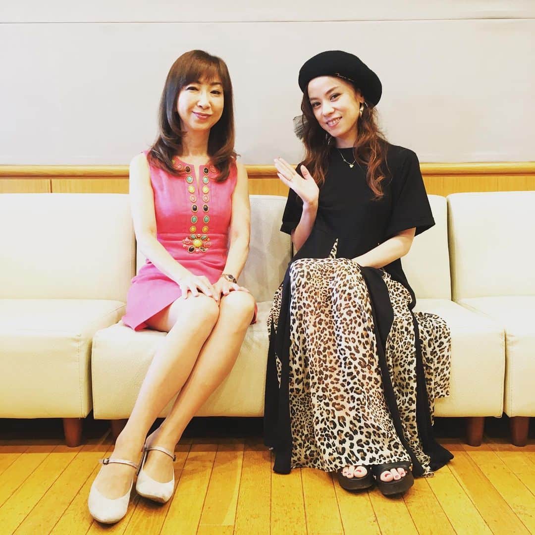 azumiのインスタグラム：「本日7/8深夜24:00〜24:30 FMヨコハマ #otonanoラジオ に2週に渡り出演します。再結成や新曲、カレーのお話で盛り上がっています笑。radikoでも聞けますので良かったら😊 パーソナリティの西本淑子さんと✨  #wyolica #ワイヨリカ」