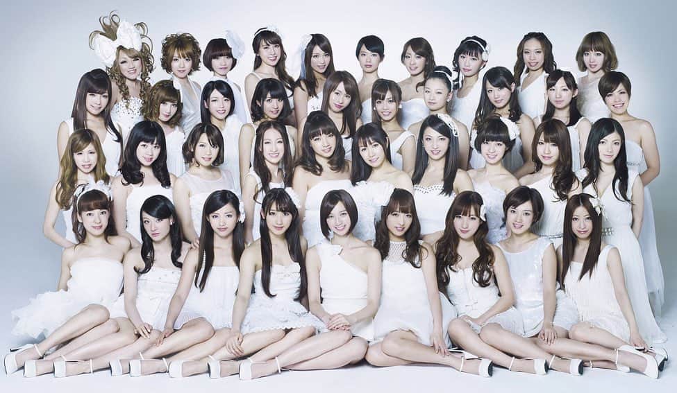 のインスタグラム：「2012年3月NHKホールのコンサートを持って﻿ 惜しまれながら解散したSDN48が一夜限りの再結成!!!﻿ SDN48のデビューの地、秋葉原AKB48劇場にて結成10年記念誘惑のガーター公演の開催が決定しました!!!﻿ ﻿ ……………………………………………….........................﻿ ﻿ ⭐️公演名﻿ SDN48結成10年記念「誘惑のガーター」特別公演﻿ ﻿ ⭐️開催日時﻿ 2019年8月1日(木)18時30分開演﻿ ﻿ ⭐️開催場所﻿ AKB48劇場(東京都千代田区外神田4-3-3 ドン・キホーテ8F)﻿ ﻿ ⭐️出演メンバー﻿ 1期生﻿ 穐田和恵﻿ 伊藤花菜﻿ 今吉めぐみ﻿ 梅田悠﻿ 大河内美紗﻿ 甲斐田樹里﻿ 加藤雅美﻿ 河内麻沙美﻿ 芹那﻿ 手束真知子﻿ なちゅ﻿ 西国原礼子﻿ 畠山智妃﻿ 三ツ井裕美﻿ ﻿ 2期生﻿ 相川友希﻿ 大山愛未﻿ 木本夕貴﻿ KONAN﻿ たかはしゆい﻿ 二宮悠嘉﻿ 福田朱子﻿ 福山咲良﻿ 藤社優美﻿ 細田海友﻿ ﻿ 3期生﻿ 光上せあら﻿ 駒谷仁美﻿ 尻無浜冴美﻿ シヨン﻿ 戸島花﻿ miray﻿ ﻿ ※メンバーは体調不良等の理由により、不参加となる場合がございますことを予めご了承ください。﻿ ﻿ ⭐️チケット料金﻿ 18歳以上 3,100円／18歳未満 2,100円／未就学児無料﻿ ※未就学児1名に付き一般の方1名の付き添いが必要となります。﻿ ※劇場でのお支払いは、日本円の現金のみとなります。﻿ ﻿ ＜チケット申し込みについて＞﻿ AKB48グループチケットセンターにて受付致します。﻿ ※ご利用には会員登録（無料）が必要です。﻿ ﻿ 申し込み枠、受付期間、当選発表は以下の特別スケジュールとなります。﻿ ﻿ 【遠方枠】﻿ 申し込み期間　7/20(土)0:00～7/21(日)20:00﻿ 当選発表　7/21(日)23:00まで﻿ ﻿ 【一般枠】【ファミリー・カップル枠】【女性・小中学生枠】﻿ 申し込み期間　7/23(火)0:00～7/24(水)20:00﻿ 当選発表　7/25(木)15:00まで﻿ ﻿ ※通常のAKB48公演にて受付しております、二本柱の会会員枠、モバイル会員枠、映像倉庫会員枠、100発100中権利、100発98中権利、MVP入場はご利用になれません。﻿ ﻿ 人妻バージョンで劇場立てるなんて夢にも思ってなかった❗️スペシャルな1日にしましょう❗️❗️﻿ 祭りじゃー🥳﻿ ﻿ 皆様のご応募・ご来場を心よりお待ちいたしております💗💗💗 #sdn48 #48グループ  #誘惑のガーター #akb劇場 #秋葉原 #akihabara  #アイドル #idol」