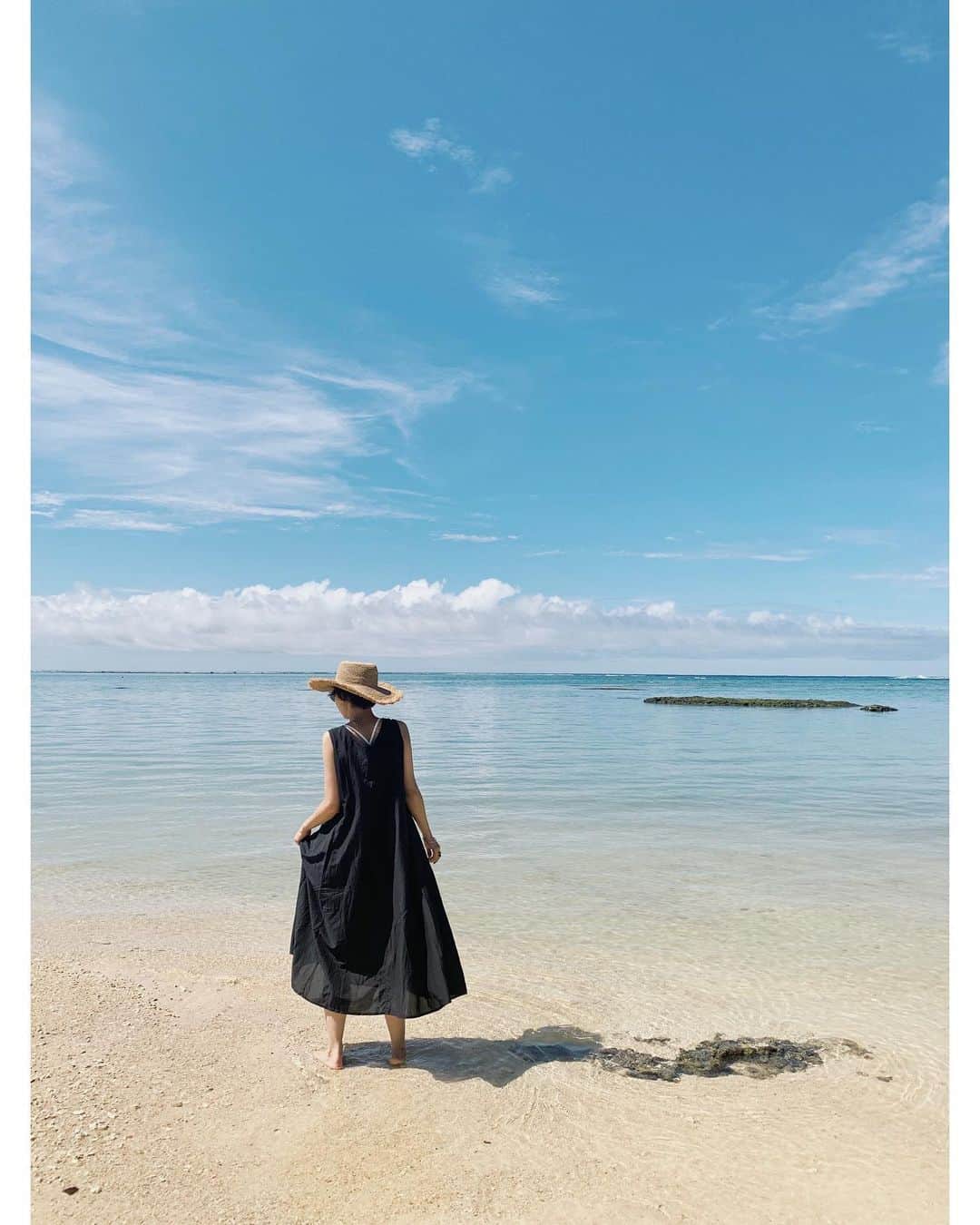 23区さんのインスタグラム写真 - (23区Instagram)「#23KU_DAYS 🚶‍♂️in OKINAWA🌴﻿﻿ ﻿﻿ 23区のワードローブで出かける沖縄旅行✈︎﻿﻿ ﻿ ﻿ 夏に黒を纏うなら、上質な質感のものを。﻿ シルクコットンの軽やかなドレスは、シルクならではの微光沢があり 品の良いバケーションスタイルに。﻿ ﻿﻿ ﻿﻿ -------------------------------------------------﻿﻿﻿﻿ ﻿﻿﻿HAT: @ibeliv_official ZZBOKM0482 ¥13,000+tax﻿ ﻿﻿ -------------------------------------------------﻿﻿﻿﻿ ﻿﻿ #23区 #23區 ﻿﻿ ﻿﻿﻿﻿#OKINAWA #沖縄 #浦添 #浦添PARCO #PARCO ﻿﻿ #沖縄旅行 #旅 #旅行 #旅スタグラム #女子旅 #タビジョ #南城市 #新原ビーチ #みーばるビーチ #旅行コーデ #ブラックワンピ #リゾートワンピ #リゾートコーデ #海コーデ #コーデ #Travel #instatravel ﻿#fashion #code #coordinate」7月8日 18時11分 - 23ku_official