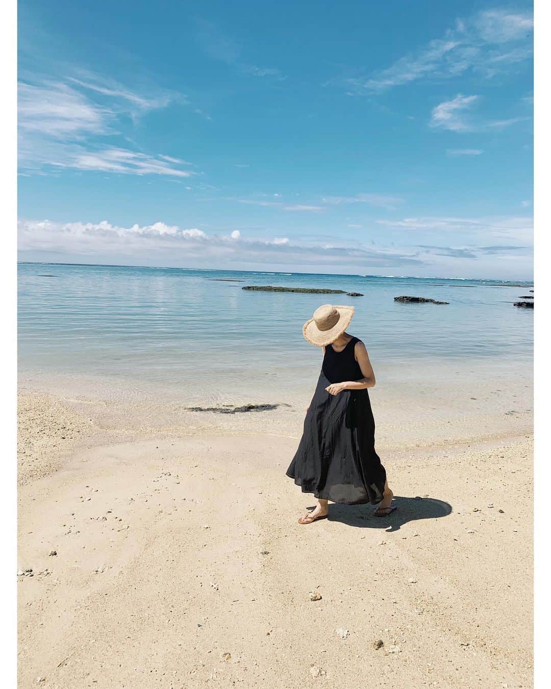 23区さんのインスタグラム写真 - (23区Instagram)「#23KU_DAYS 🚶‍♂️in OKINAWA🌴﻿﻿ ﻿﻿ 23区のワードローブで出かける沖縄旅行✈︎﻿﻿ ﻿ ﻿ 夏に黒を纏うなら、上質な質感のものを。﻿ シルクコットンの軽やかなドレスは、シルクならではの微光沢があり 品の良いバケーションスタイルに。﻿ ﻿﻿ ﻿﻿ -------------------------------------------------﻿﻿﻿﻿ ﻿﻿﻿HAT: @ibeliv_official ZZBOKM0482 ¥13,000+tax﻿ ﻿﻿ -------------------------------------------------﻿﻿﻿﻿ ﻿﻿ #23区 #23區 ﻿﻿ ﻿﻿﻿﻿#OKINAWA #沖縄 #浦添 #浦添PARCO #PARCO ﻿﻿ #沖縄旅行 #旅 #旅行 #旅スタグラム #女子旅 #タビジョ #南城市 #新原ビーチ #みーばるビーチ #旅行コーデ #ブラックワンピ #リゾートワンピ #リゾートコーデ #海コーデ #コーデ #Travel #instatravel ﻿#fashion #code #coordinate」7月8日 18時11分 - 23ku_official