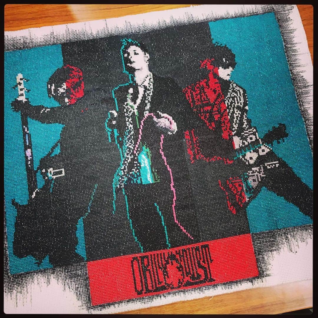 ケン・ロイドのインスタグラム：「Love having artists among fans! part1 Amazing artwork by Tomoe. Thank you!  昨日楽屋に届いた素敵過ぎる品！part1 刺繍なのに、すごいディテール！」
