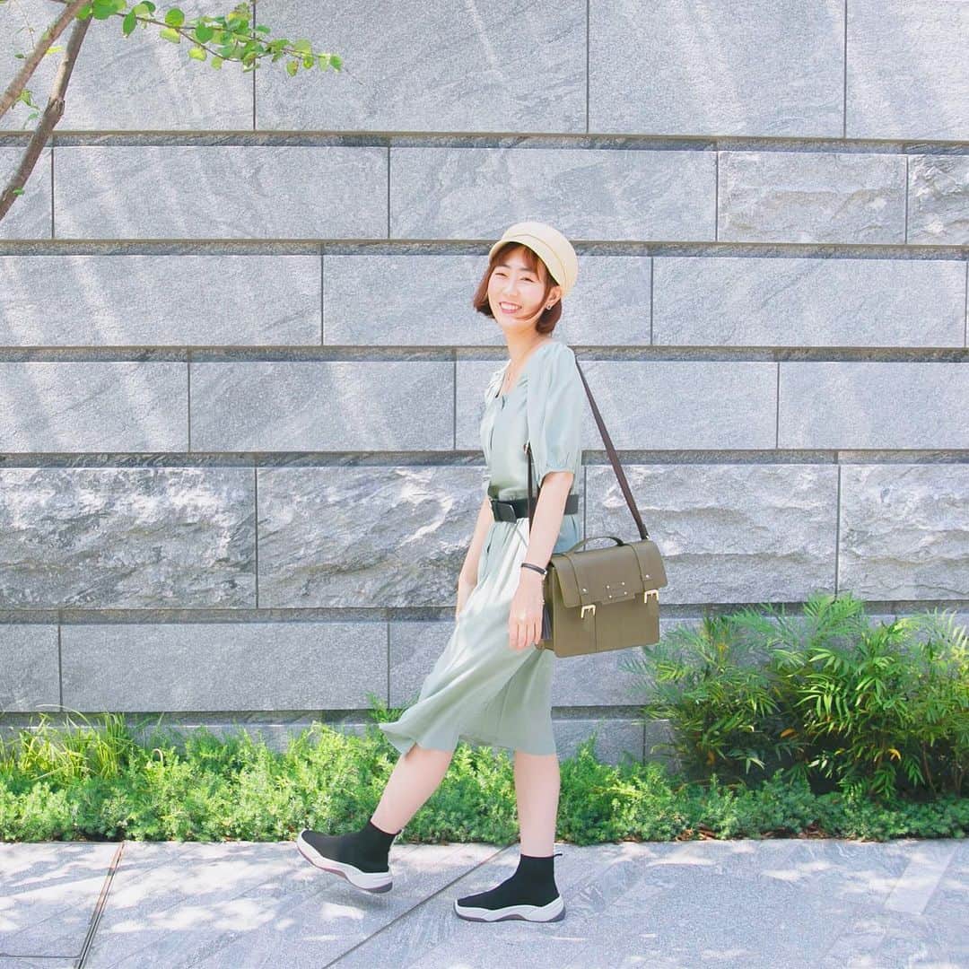 SuperGroupiesさんのインスタグラム写真 - (SuperGroupiesInstagram)「へいりんの今日の #アニメバウンド コーデ👗 その正解は… 『#ヘタリア World☆Stars』の イギリス🇬🇧さんでした‼️ ⠀⠀⠀⠀⠀⠀⠀ ⠀⠀⠀⠀⠀⠀⠀ ⠀⠀⠀⠀⠀⠀⠀ ⠀⠀⠀⠀⠀⠀⠀ イギリスさんが着ている衣装をイメージして グリーンのワンピースをセレクト💚 ⠀⠀⠀⠀⠀⠀⠀ イギリスさんがベルトを付けていたので へいりんもベルトをプラス！🙈 ウエストマークができるので ファッション的にもGoodチョイス✨ ⠀⠀⠀⠀⠀⠀⠀ 靴はイギリスさんのブーツ👢を意識して あえてソックススニーカーを選びました。 足首にぴったり付くシルエットが より「っぽい」コーデに！🤩 ⠀⠀⠀⠀⠀⠀⠀ ⠀⠀⠀⠀⠀⠀⠀ 最後に、髪色をイメージした ストローハット👒を取り入れると 夏ファッションにも良さげに見える、 さりげない #アニメバウンド コーデが出来上がり！🥰 ⠀⠀⠀⠀⠀⠀⠀ ⠀⠀⠀⠀⠀⠀⠀ 正解はないので、 みなさんもぜひご自身の着こなし方で #アニメバウンド を楽しんでみるのはいかがですか？😃 ⠀⠀⠀⠀⠀⠀⠀ ⠀⠀⠀⠀⠀⠀⠀ 今日の#アニメバウンド コーデに合わせた スパグルアイテムは?! こちら👇 ──────────────────────﻿ 🇬🇧Today’s Item🇬🇧 #Hetalia World☆Stars Collaboration series UK model #bag / ￥13,800 +tax ※数量限定販売中です。 Only a limited amount available now! ──────────────────────﻿ ⠀ ⠀⠀⠀⠀⠀⠀⠀ さらに、只今当店では こちらのバッグを含め、豪華なプレゼントが当たる #アニメバウンド キャンペーンを開催中🚨  気になる方はこちらをCHECK 💓 ⠀⠀⠀⠀⠀⠀⠀ 🔻🔻🔻 ⠀⠀⠀⠀⠀⠀⠀ ⠀⠀⠀⠀⠀⠀⠀ 🌈アニメバウンドキャンペーン第7弾開催🌈﻿ ⠀⠀⠀⠀⠀⠀⠀ 🤔：#アニメバウンド って何？ 💁🏻‍♀️：アニメ、ゲームキャラクターの服装を連想させるコーディネートのこと！👗👠👜 ⠀⠀⠀⠀⠀⠀⠀ ⠀⠀⠀⠀⠀⠀⠀ 🧐：#アニメバウンド ってコスプレと何が違うの？ 💁🏻‍♀️：キャラクターの衣装をそのまま再現するのではなく、あくまで「日常でのファッションスタイル」としてコーデするのがPoint！✨ ⠀⠀⠀⠀⠀⠀⠀ ⠀⠀⠀⠀⠀⠀⠀ 自分の私服でどうコーデするのか考えるのが とっても楽しいです！👀 ⠀⠀⠀⠀⠀⠀ ⠀⠀⠀⠀⠀⠀⠀ 当店では「#アニメバウンド キャンペーン第7弾」を開催中！ ⠀⠀⠀⠀⠀⠀⠀ 今は売り切れになってしまった商品を含め、 豪華なプレゼントが当たるので ぜひ参加してみてください🎁💕 ⠀⠀⠀⠀⠀⠀⠀ ＝＝＝＝＝＝＝＝＝＝＝＝＝＝＝＝＝＝＝＝＝＝＝﻿ 🎁プレゼント商品🎁﻿ ※投稿の際に必ずご希望のモデルを記載してください。⠀ ◆ヘタリア World☆Stars ①イギリスモデル [#バッグ]  ②アメリカモデル [#リュック] ⠀⠀⠀⠀⠀⠀⠀ ◆カードキャプターさくら ③ステラミルフィーユモデル [#かごバッグ] ◆アイドリッシュセブン ④二階堂大和モデル [#ショルダーバッグ]  ⑤逢坂壮五モデル [#長財布] ⠀⠀⠀⠀⠀⠀⠀ ◆名探偵コナン ⑥怪盗キッドモデル [#ショルダーバッグ] ⠀⠀⠀⠀⠀⠀⠀ ◆刀剣乱舞-ONLINE- ⑦加州清光モデル [#袱紗] ⑧三日月宗近モデル [#ショルダーバッグ] ＝＝＝＝＝＝＝＝＝＝＝＝＝＝＝＝＝＝＝＝＝＝＝﻿ ⠀⠀⠀⠀⠀⠀⠀ ﻿ ─────────────────────﻿ ↓応募方法はこちら↓﻿ ☑️SuperGroupies 公式アカウント（ @supergroupies ）をフォロー﻿ ☑️アニメバウンドを投稿﻿ （着て撮っても、置いて撮ってもOK！）﻿ ※キャラクターは問いません。プレゼント商品のタイトル以外でも構いません。﻿ ☑️キャプションに「#アニメバウンド / 希望のモデル」を記載﻿ ─────────────────────﻿ ﻿ ※期間中、何回でも投稿してOKです💜﻿ ﻿ ﻿ 応募期間は7月31日（水）まで！﻿ たくさんのご応募お待ちしております👏﻿ ﻿  #アニメバウンド の例が気になる方は、 過去の「#アニメバウンド キャンペーン第7弾」バナーの投稿をぜひチェック✅してみてください！  ハッシュタグ #アニメバウンド で検索🔎すると 過去参加してくださった方々の例も見れるので そちらもぜひ参考にしてみてください🤭💡 ⠀⠀⠀⠀⠀⠀⠀ ⠀⠀⠀⠀⠀⠀⠀ ⠀⠀⠀⠀⠀⠀⠀ #supergroupies #anime #japaneseanime #スーパーグルーピーズ #アニメ #アニメコラボ #コラボグッズ #ファッションにアニメを #アニメグッズ #animebound #アニメ好き #スパグルプレゼント #プレゼントキャンペーン #ヘタリア #ヘタリアイギリス #hetalia #hetaliaengland #axispowershetalia #hetaliafandom #サッチェ」7月8日 18時29分 - supergroupies