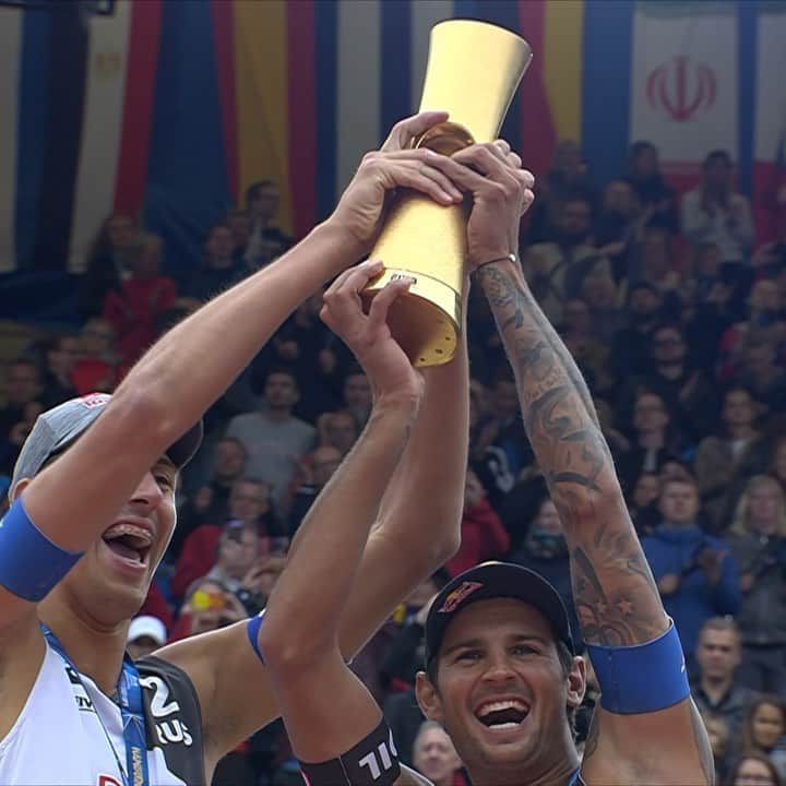 レッドブルのインスタグラム：「After battling back against home favorites in Hamburg, Russia's @krasilnikov.vyacheslav & @oleg.stoyanovskiy are the new FIVB Beach Volleyball World Champions! #volleyball #Hamburg2019 #beachvolleyball #redbull」
