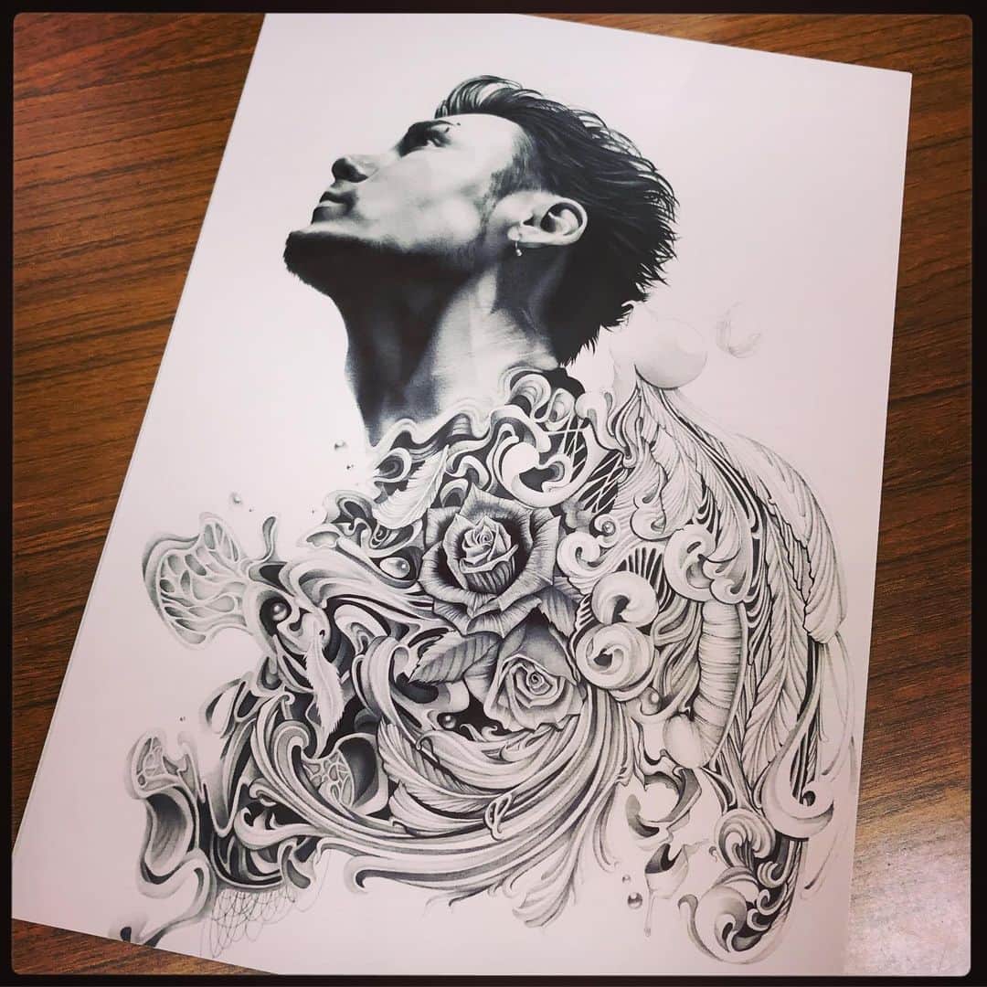 ケン・ロイドのインスタグラム：「Love having artists among fans! part3 Amazing artwork by Shiratori. Thank you!  昨日楽屋に届いた素敵過ぎる品！part3 写真に見えるくらい上手な絵。 ヤバたん。」