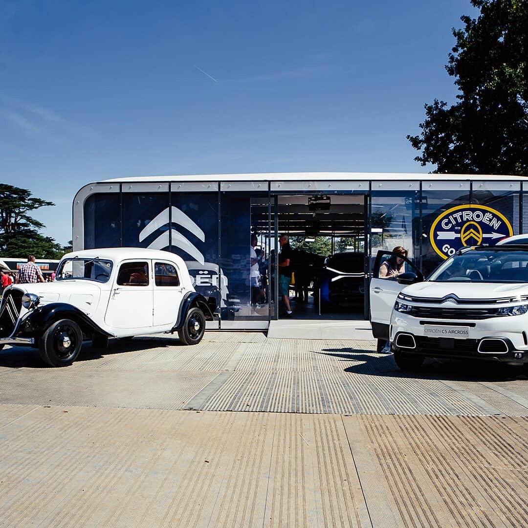 Citroënさんのインスタグラム写真 - (CitroënInstagram)「Don’t blink 📸! More pictures of the Goodwood Festival of Speed are in and you wouldn’t want to miss out on them!  #FOS #Citroën100 #InspiredByYou」7月8日 18時41分 - citroen