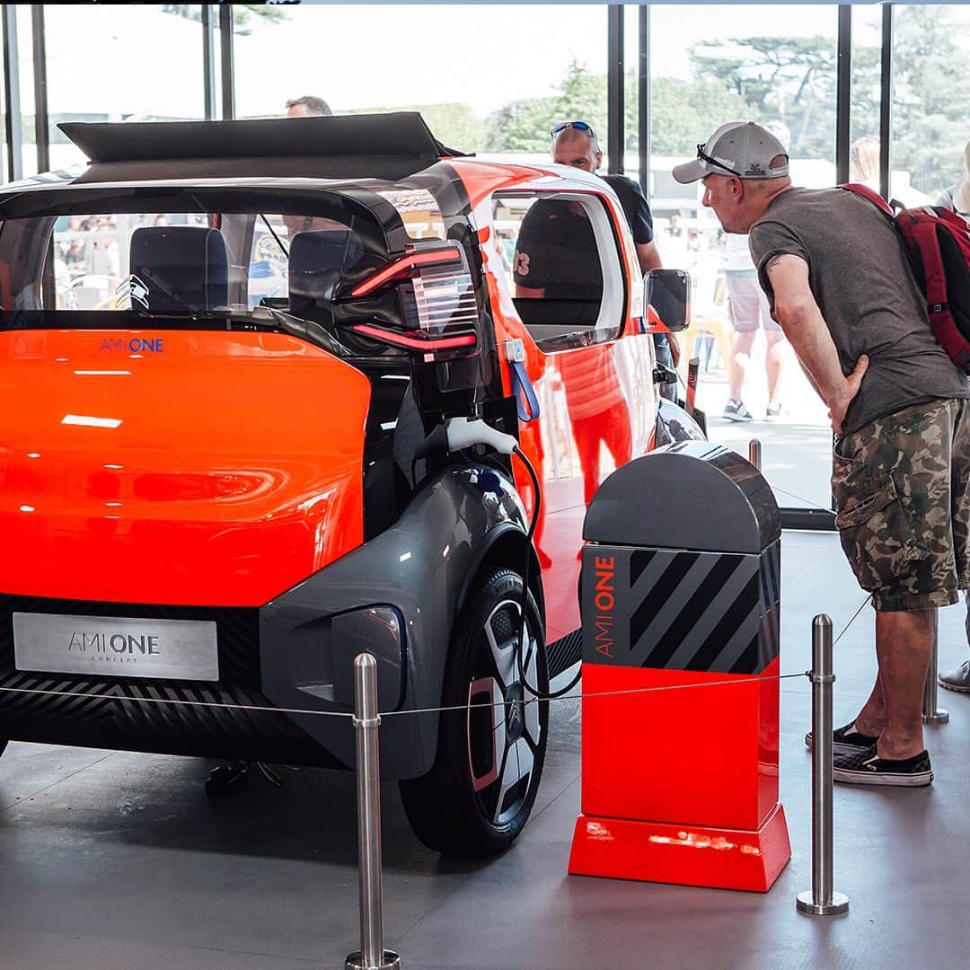 Citroënさんのインスタグラム写真 - (CitroënInstagram)「Don’t blink 📸! More pictures of the Goodwood Festival of Speed are in and you wouldn’t want to miss out on them!  #FOS #Citroën100 #InspiredByYou」7月8日 18時41分 - citroen