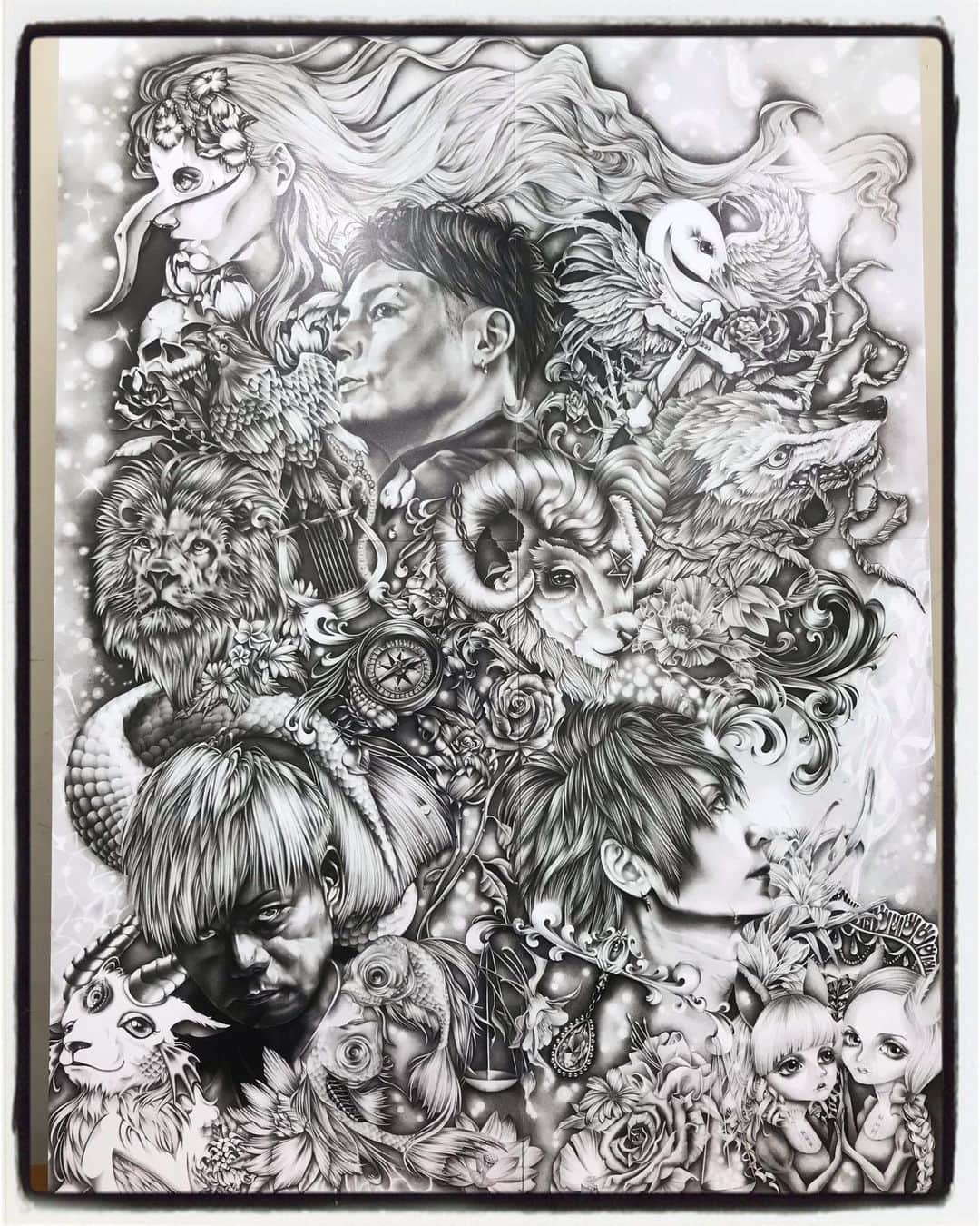 ケン・ロイドのインスタグラム：「Love having artists among fans! part2 Amazing artwork by Shiratori. Thank you!  昨日楽屋に届いた素敵過ぎる品！part2 こちらは6枚を組み合わせた大作！ 美しさと迫力に感覚がzodiac！」