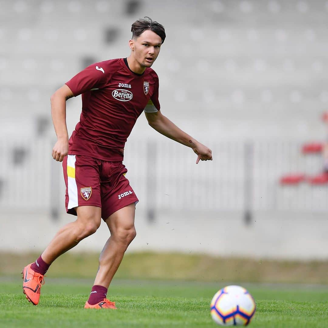 トリノFCさんのインスタグラム写真 - (トリノFCInstagram)「Primo allenamento andato ✅  #SFT」7月8日 18時47分 - torinofc1906