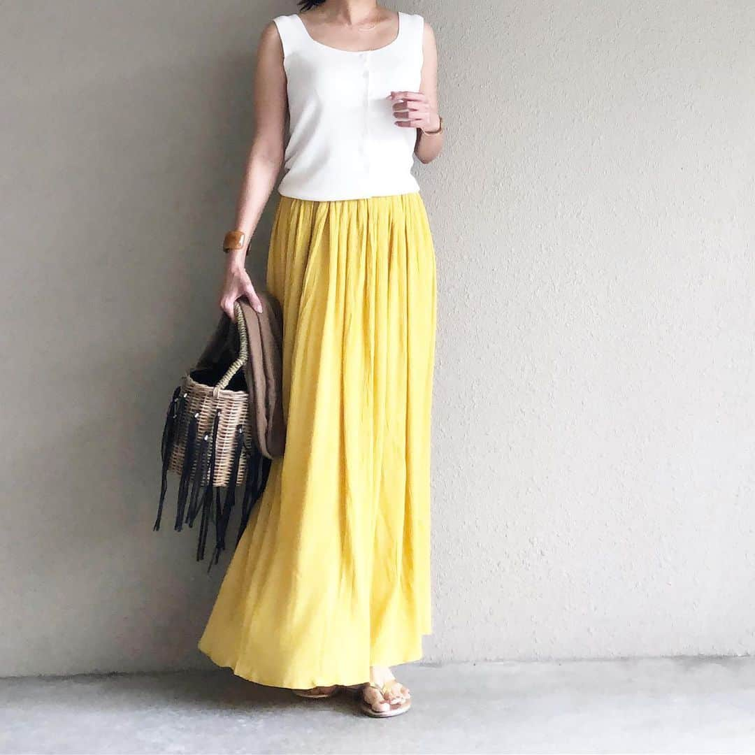 saaaay_kさんのインスタグラム写真 - (saaaay_kInstagram)「2019.07.08 coordinate♡ 元気カラーyellowの楽ちんスカートでした！ ・ ・ tops.sandal/ @reedit_official  cardigan/ @uniqlo  skirt/ @dais_y.official #dais_y  bag/ @ludlow_official bangle/ @romile_official #romile#ロミール」7月8日 18時48分 - saaaay_k