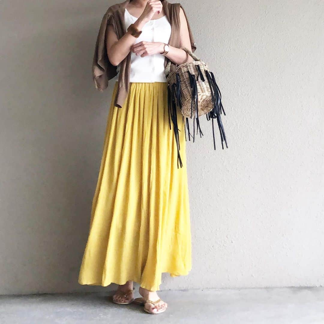 saaaay_kさんのインスタグラム写真 - (saaaay_kInstagram)「2019.07.08 coordinate♡ 元気カラーyellowの楽ちんスカートでした！ ・ ・ tops.sandal/ @reedit_official  cardigan/ @uniqlo  skirt/ @dais_y.official #dais_y  bag/ @ludlow_official bangle/ @romile_official #romile#ロミール」7月8日 18時48分 - saaaay_k