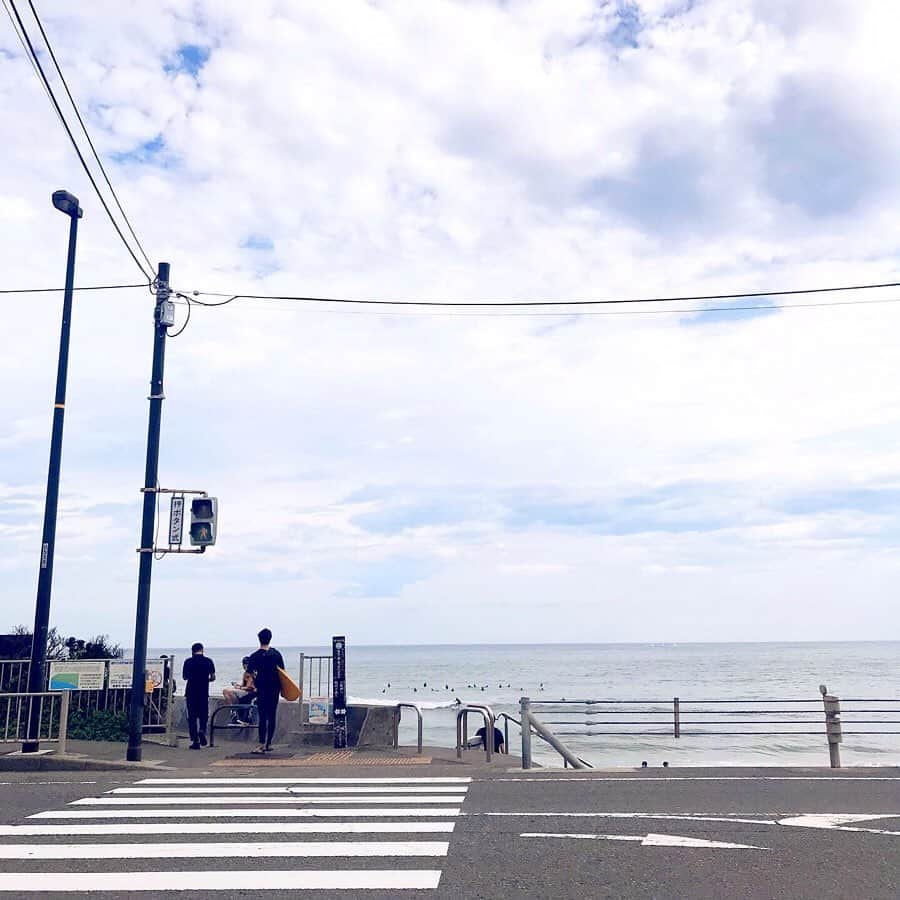 羅晴さんのインスタグラム写真 - (羅晴Instagram)「📍Double Doors  鐮倉，七里濱  來推薦這家我摯愛的和牛炒飯了～  五分熟的炭烤和牛香氣四溢 飽滿的蒜香炒飯粒粒分明 榮登這次日本之旅的美食冠軍🏆  點了另一個招牌🦀️花蟹義大利麵 蟹肉伴著奶油的義大利麵很順口 整體口味不錯，但炒飯還是最厲害  一邊吃美食一邊享受湘南海岸的美景 吃貨人生再度充滿能量🤟～ #東京 #鐮倉 #鐮倉美食 #doubledoors #doubledoors七里ヶ浜 #kamakura #tokyo#貝蒂的美食日記」7月8日 18時54分 - ilbettylo