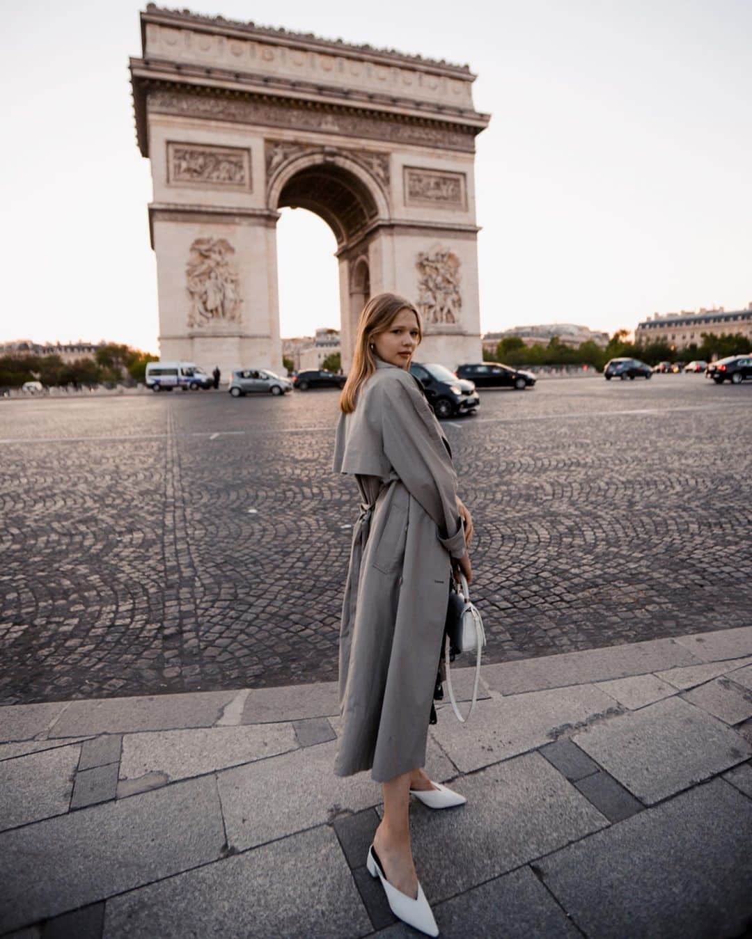 s ᴇ  ɴ ᴋ ᴄのインスタグラム：「Day & night at Arc de Triomphe」